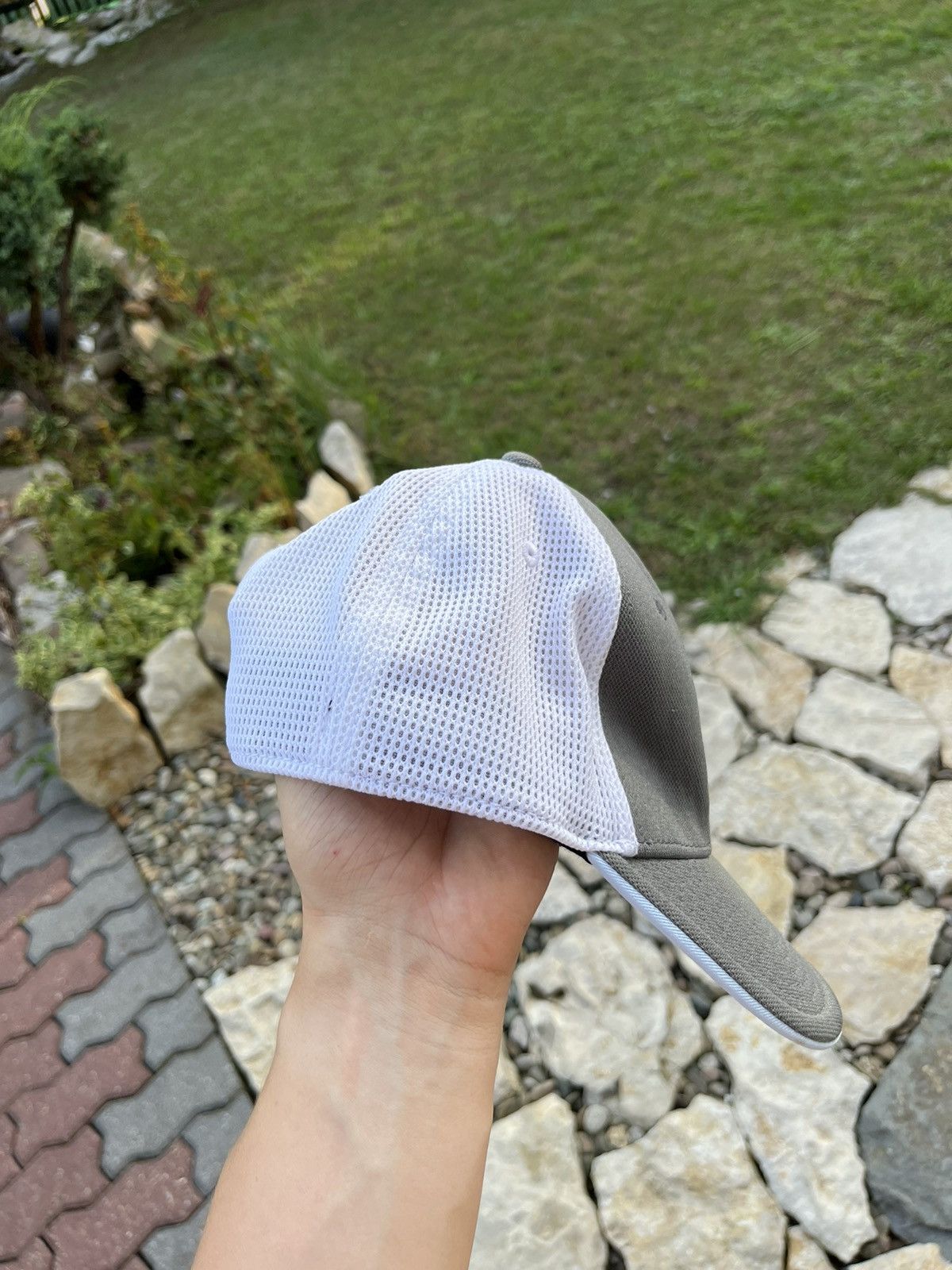 Oakley × Vintage Vintage Oakley y2k flex fit elastic band mesh logo cap hat Size 32 - 4 Thumbnail