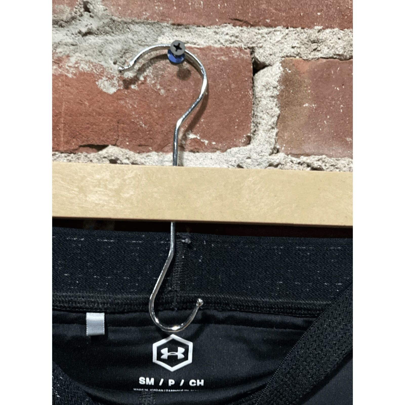 Under Armour Under Armour Leggings Womens Celliant Heat Gear Black S Capri Pockets Crop Size Small Size 28" / US 6 / IT 42 - 2 Thumbnail
