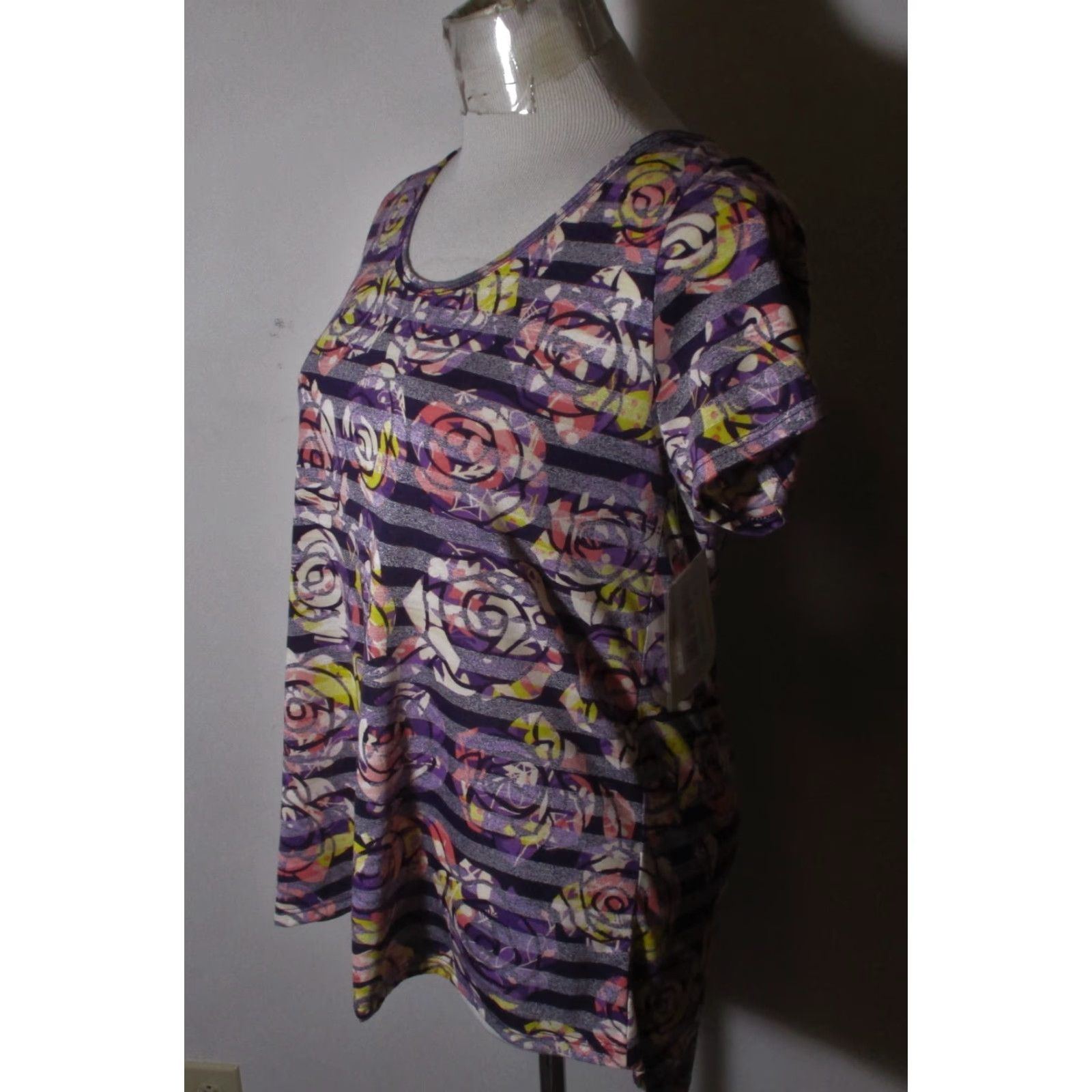 Vintage LULAROE Purple Classic T Short Sleeve Tunic Top Size XS NWT Size XS / US 0-2 / IT 36-38 - 4 Thumbnail