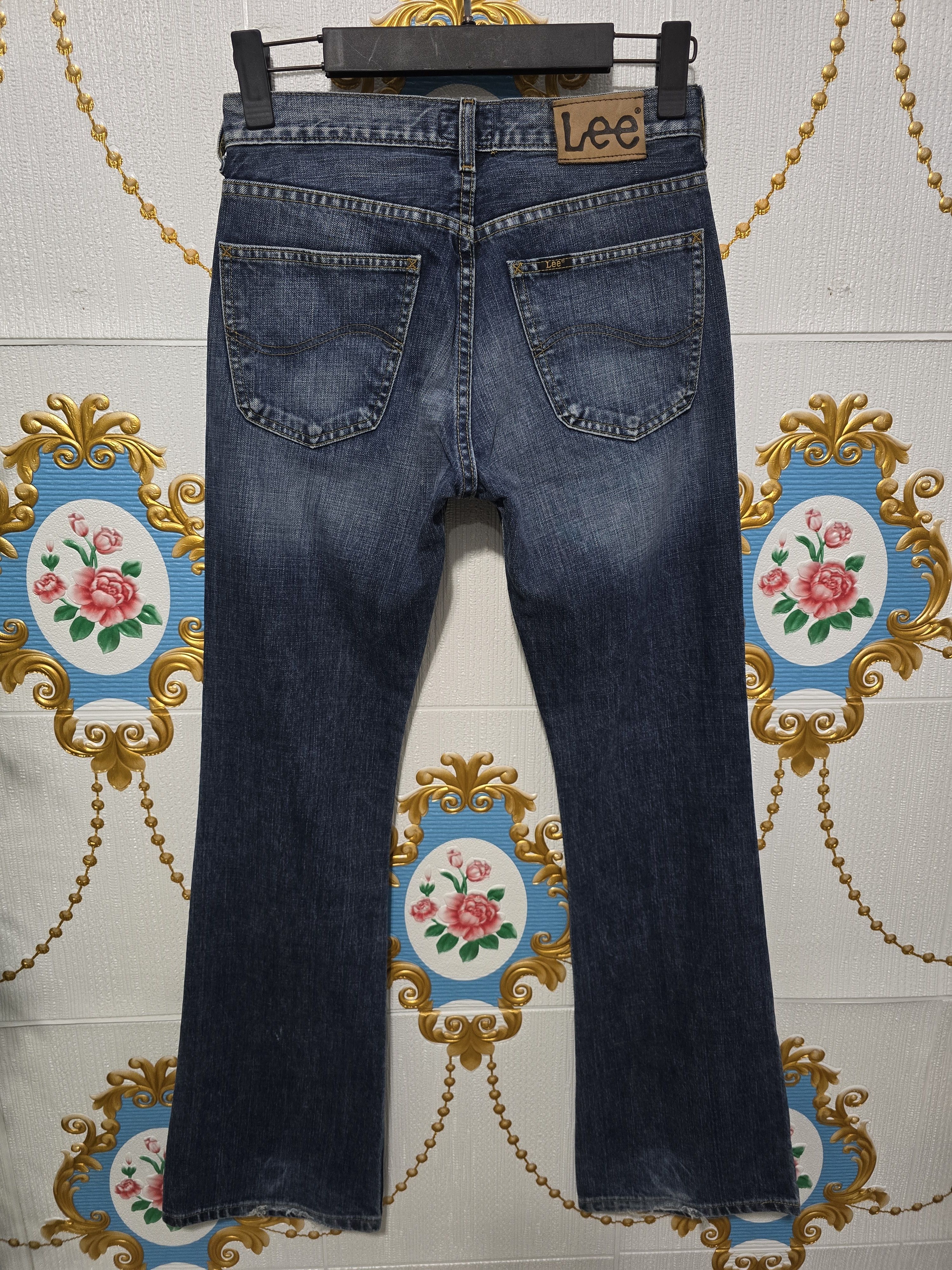 Lee LEE VINTAGE straight-leg in a medium-blue wash. Bootcut Size 30" / US 8 / IT 44 - 7 Thumbnail