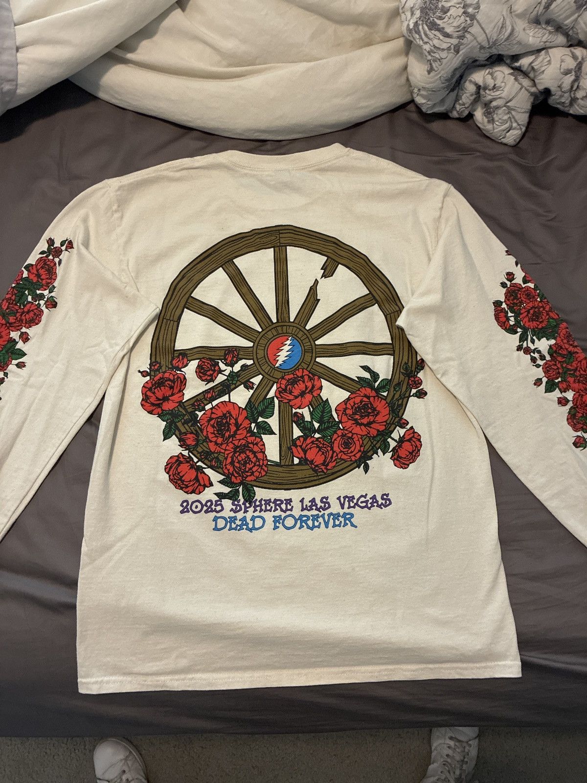 Gildan Dead & Company Bertha 2025 “Dead Forever” Tour long sleeve Size US M / EU 48-50 / 2 - 3 Thumbnail