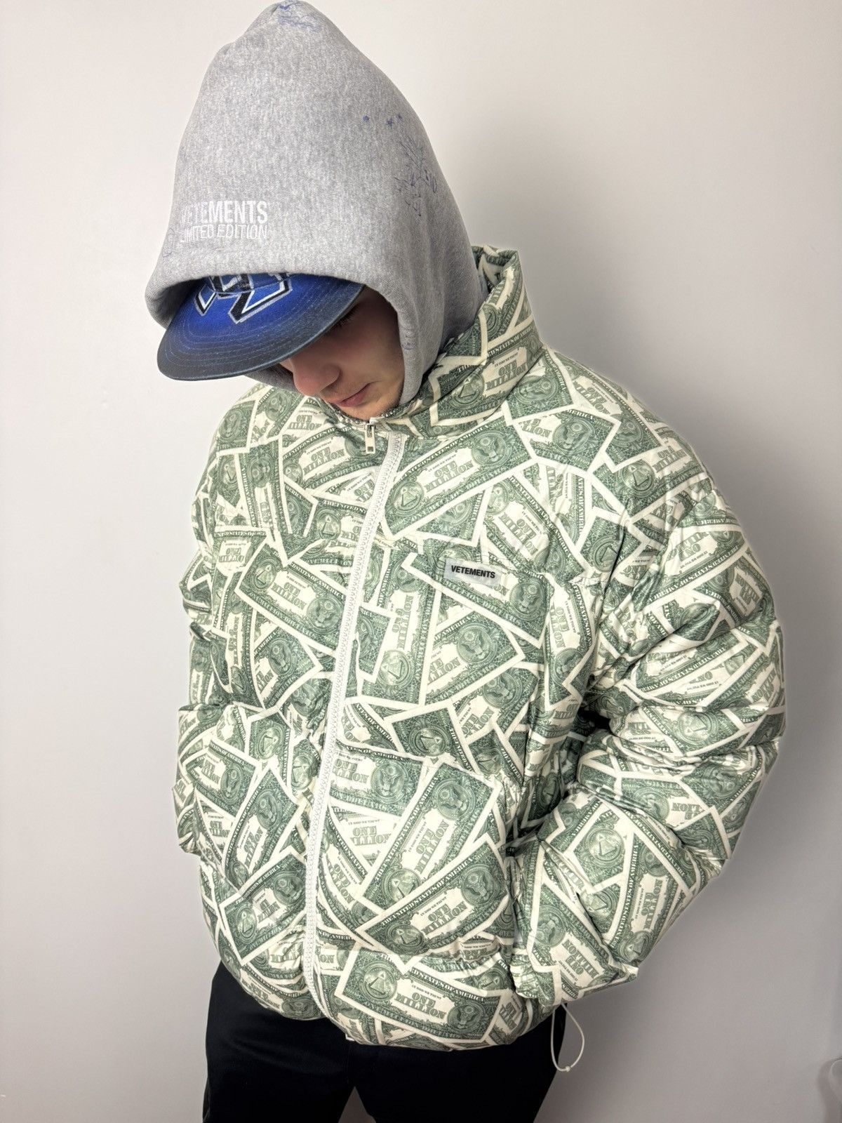 Vetements Vetements Million Dollar Print Down Puffer Jacket Luxury Size US S / EU 44-46 / 1 - 1 Thumbnail