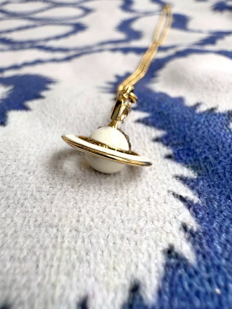 Vivienne Westwood Vivienne Westwood Vintage White Enamel Saturn Orb Necklace Size ONE SIZE - 3 Thumbnail