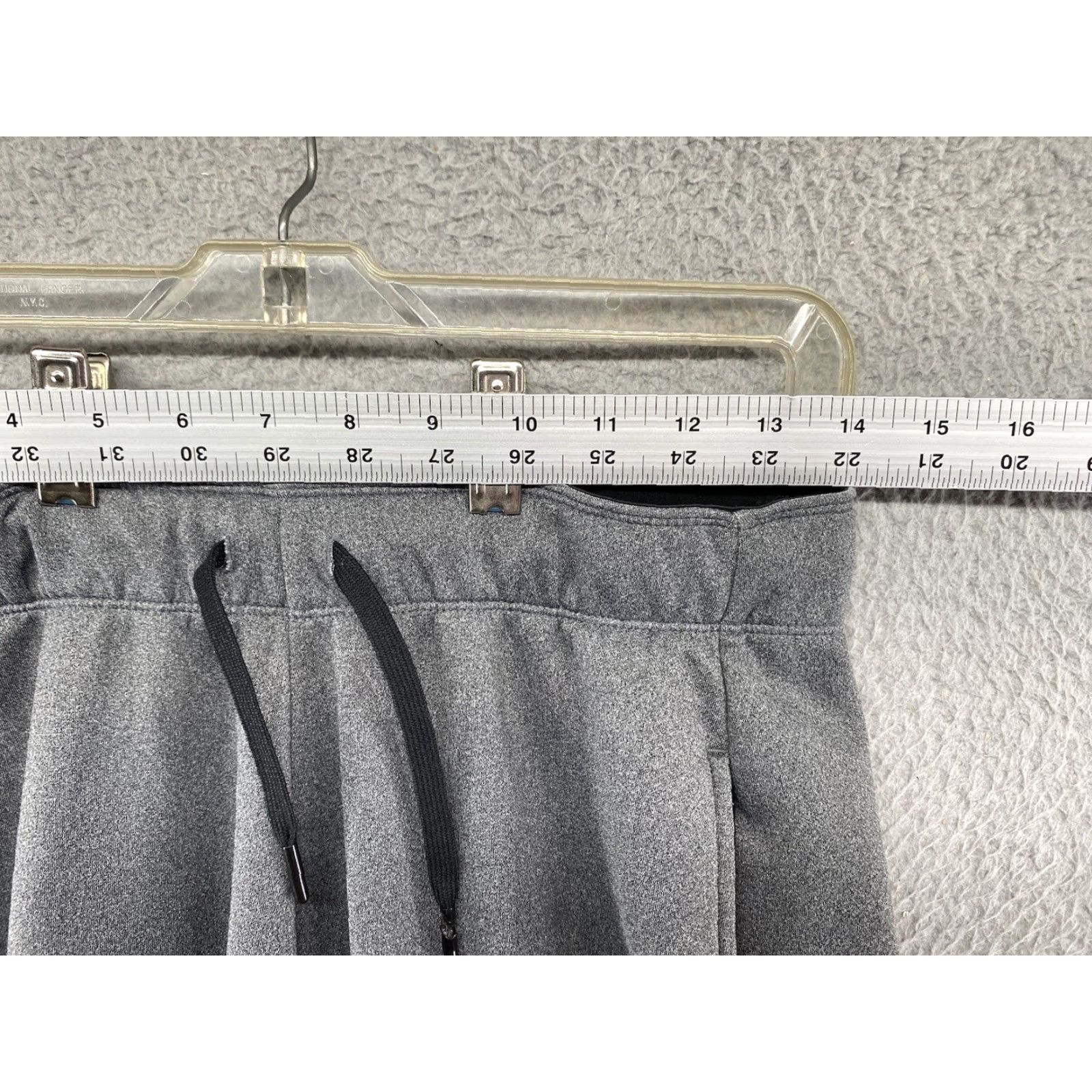 Nike Nike THERMA-FIT Training Pants Women’s Gray Stretch Pants AH8945 Size S Workout Pants Women XS? Wait no. Sorry. Size 28" / US 6 / IT 42 - 4 Thumbnail