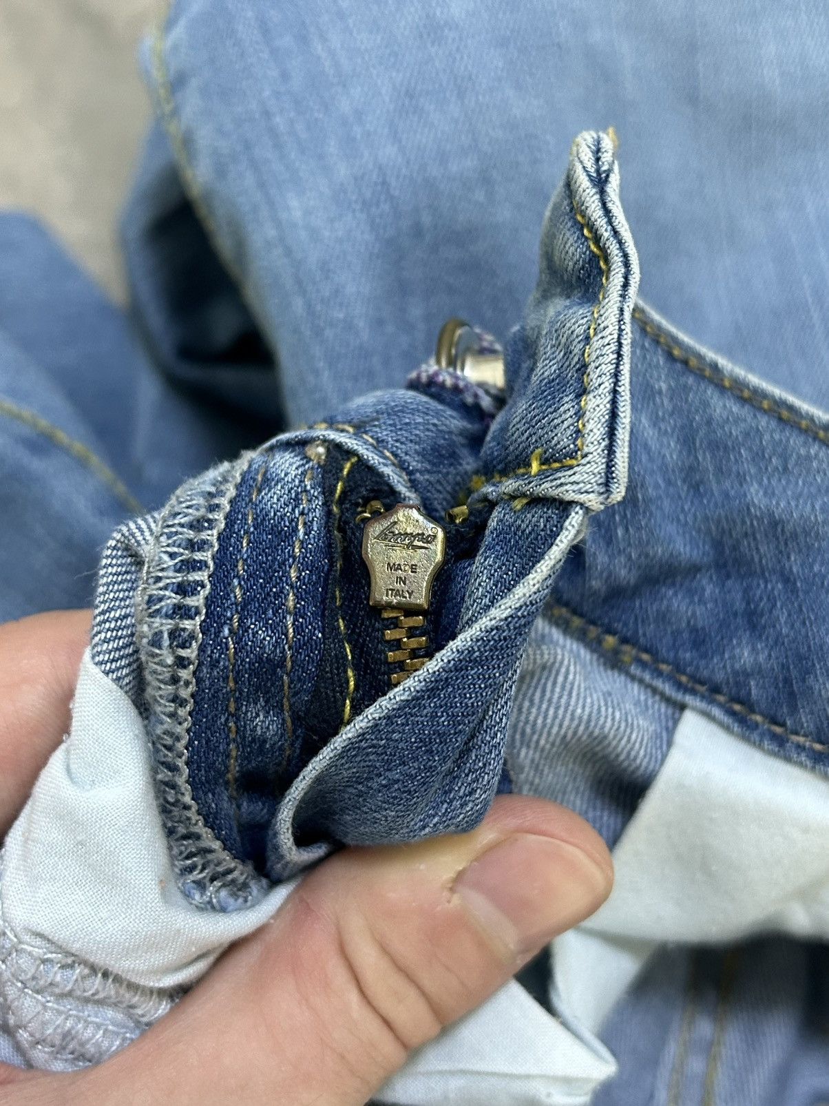 パンツ 00s dolce&gabbana buckle back denim Dolce & Gabbana Vintage 90s Dolce & Gabbana D&G Logo Back Buckle