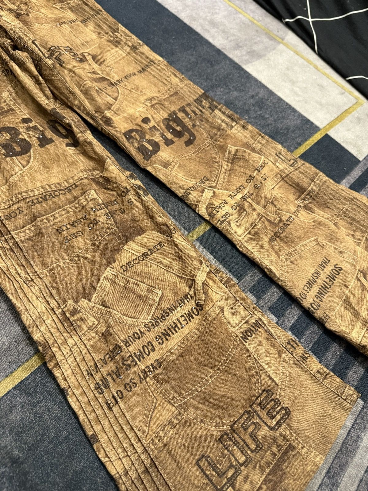 Le Grande Bleu (L.G.B.) LA MODA POJI PRINT ART BOOT CUT PANTS Size US 29 - 5 Thumbnail