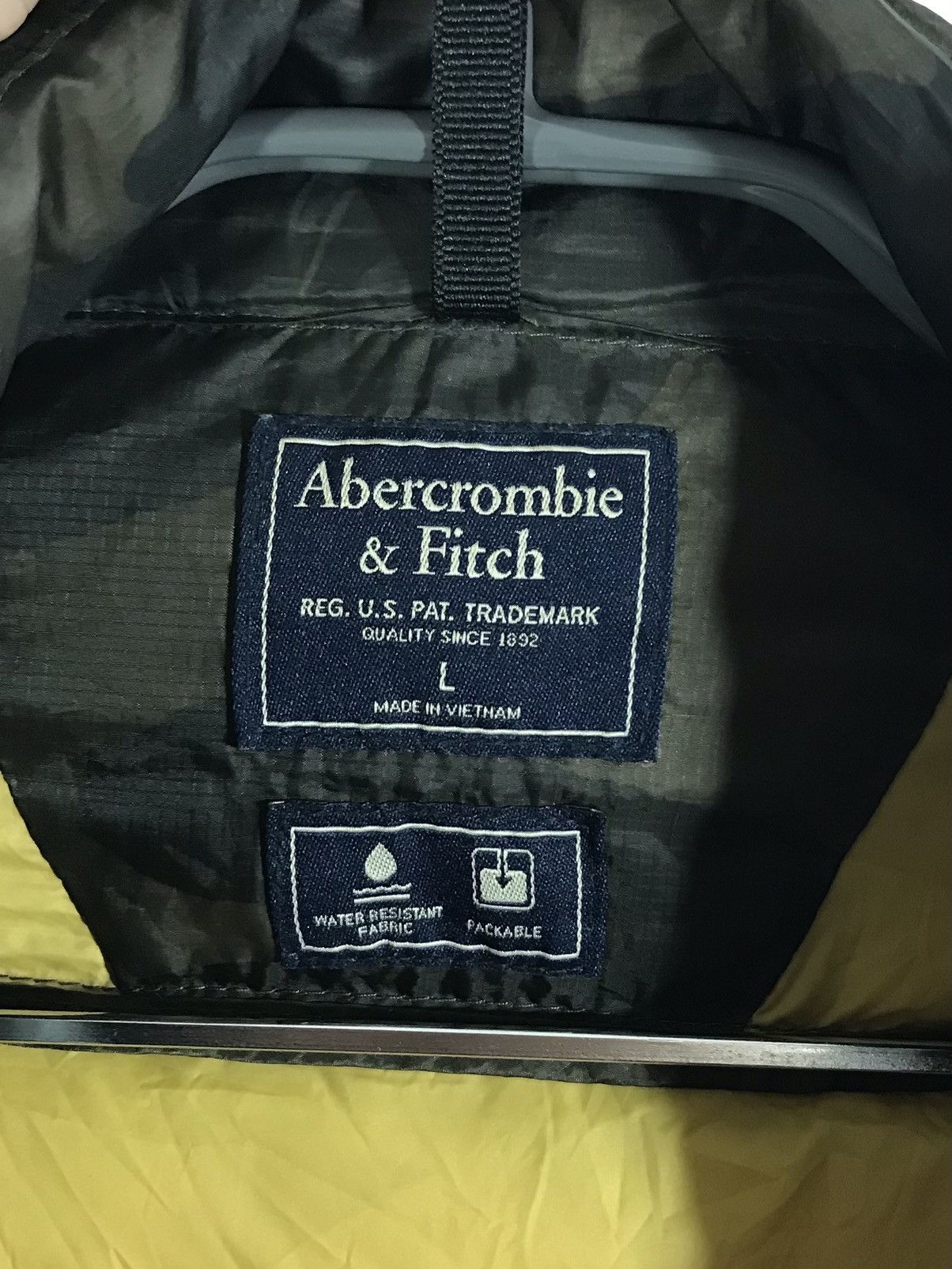 Abercrombie & Fitch Abercrombie & Fitch Camo Vest Puffy Men's L Size US L / EU 52-54 / 3 - 6 Thumbnail