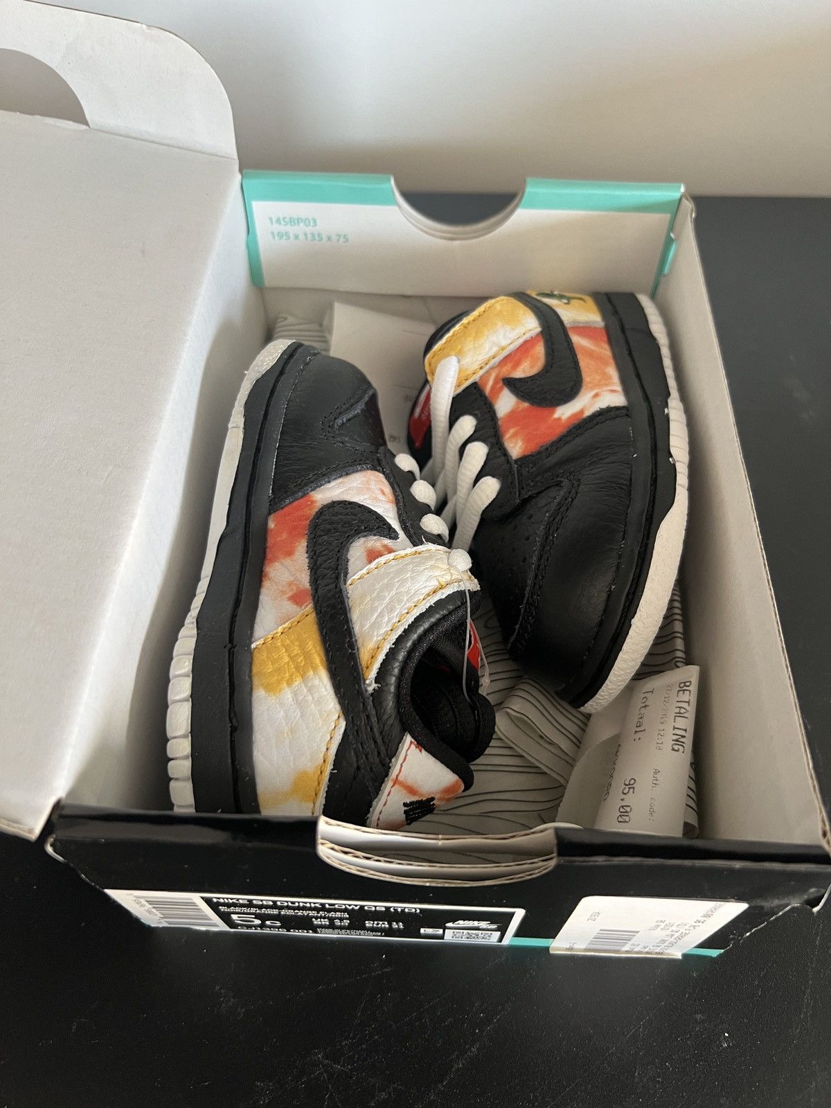 Nike NIKE SB DUNK LOW “RAYGUN” (TD) Size US 5 / EU 37 - 4 Thumbnail