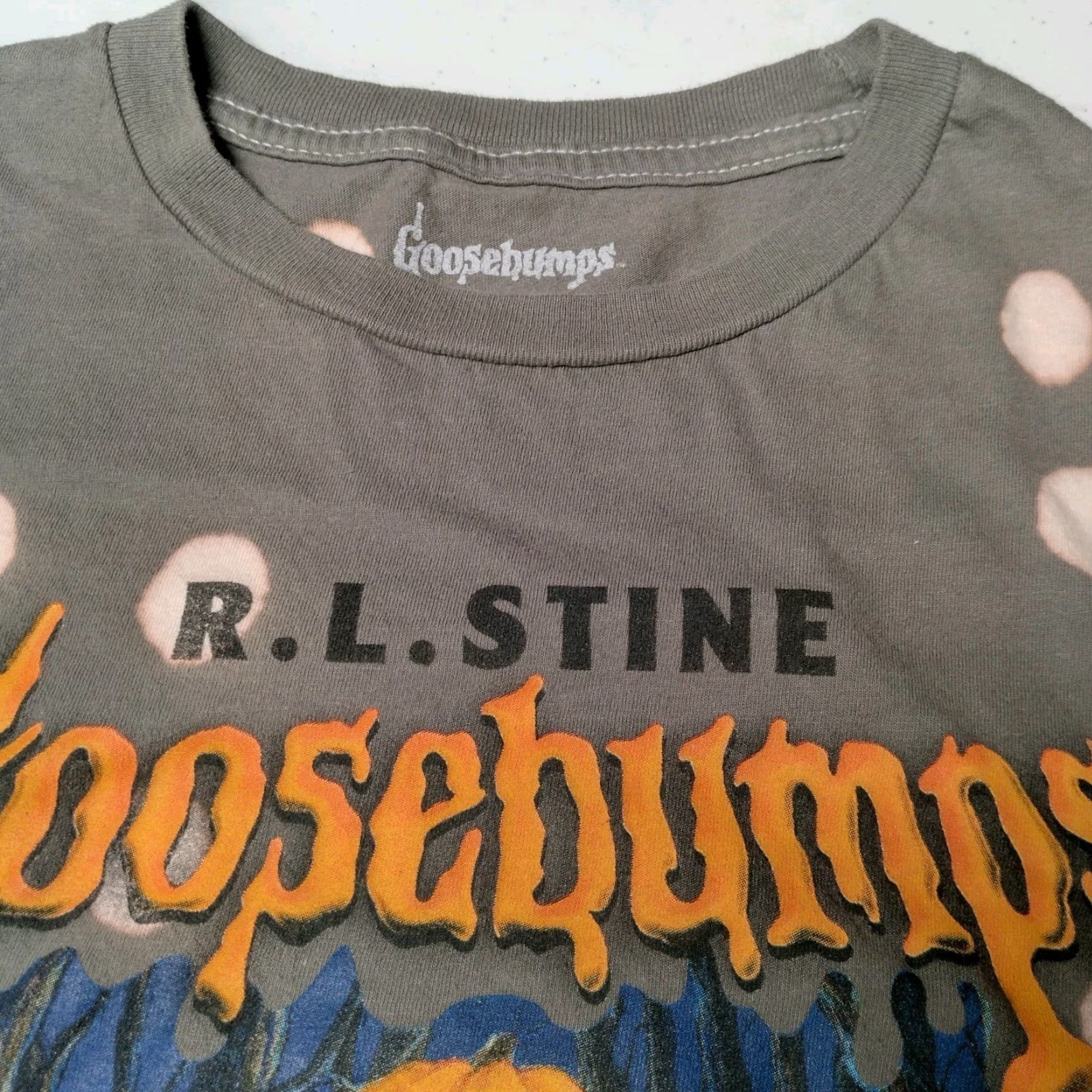 Vintage VINTAGE Goosebumps T-Shirt Women Medium Cropped Pumpkin Head Graphic Bleach Dyed Gray Halloween Horror Reading Novel Casual Summer Size M / US 6-8 / IT 42-44 - 6 Thumbnail