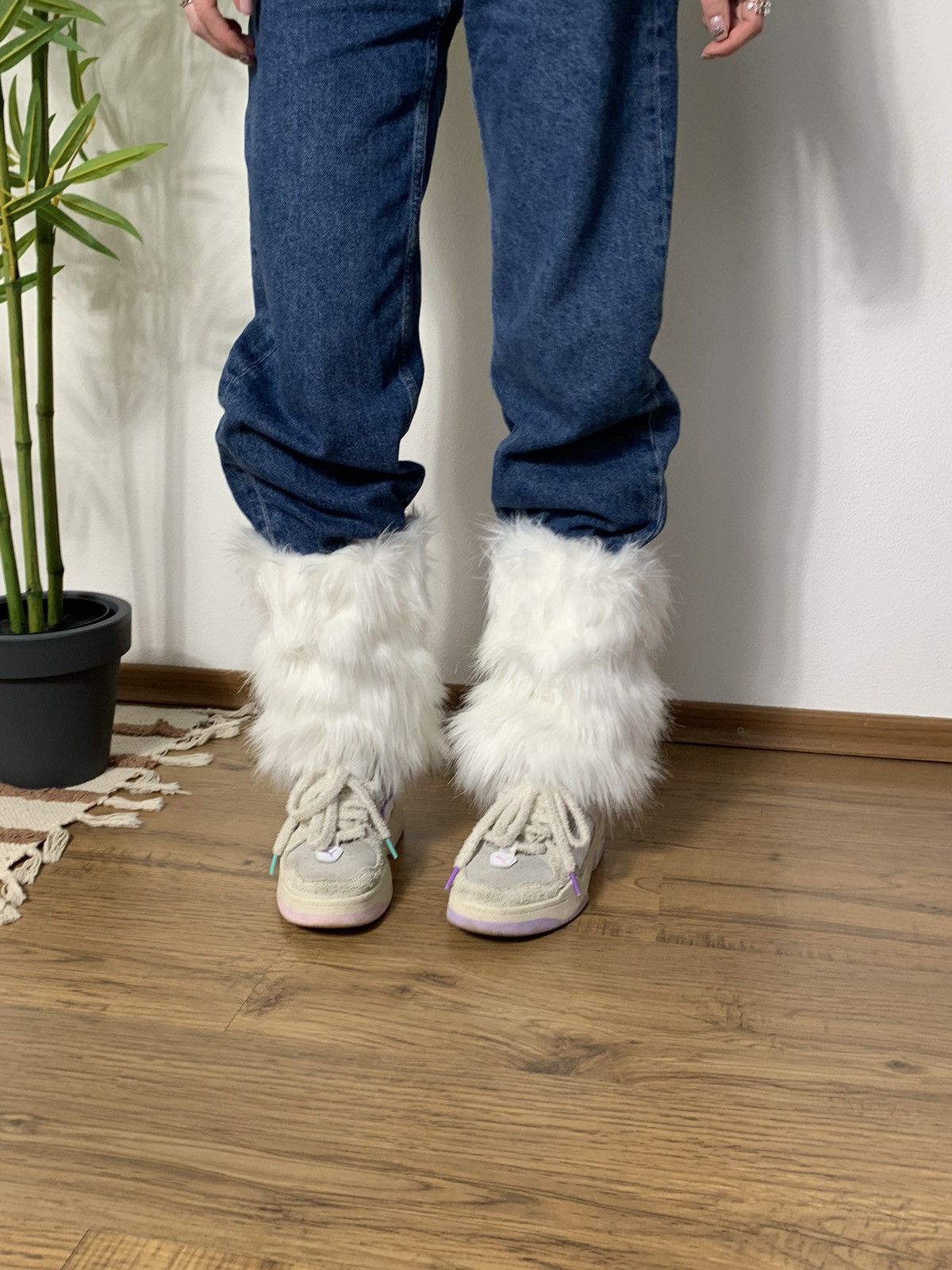 Vintage VINTAGE 2000s FLUFFY LEG GAITERS Size ONE SIZE - 1 Thumbnail