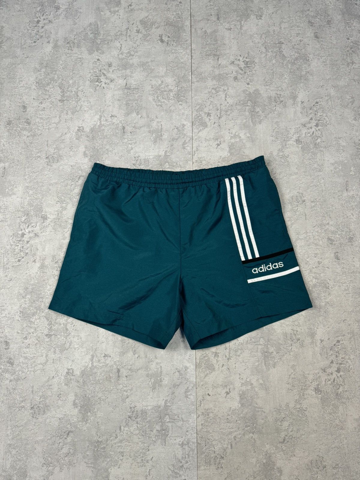 Adidas Vintage Adidas Y2K Shorts Size L Size US 34 / EU 50 - 1 Thumbnail