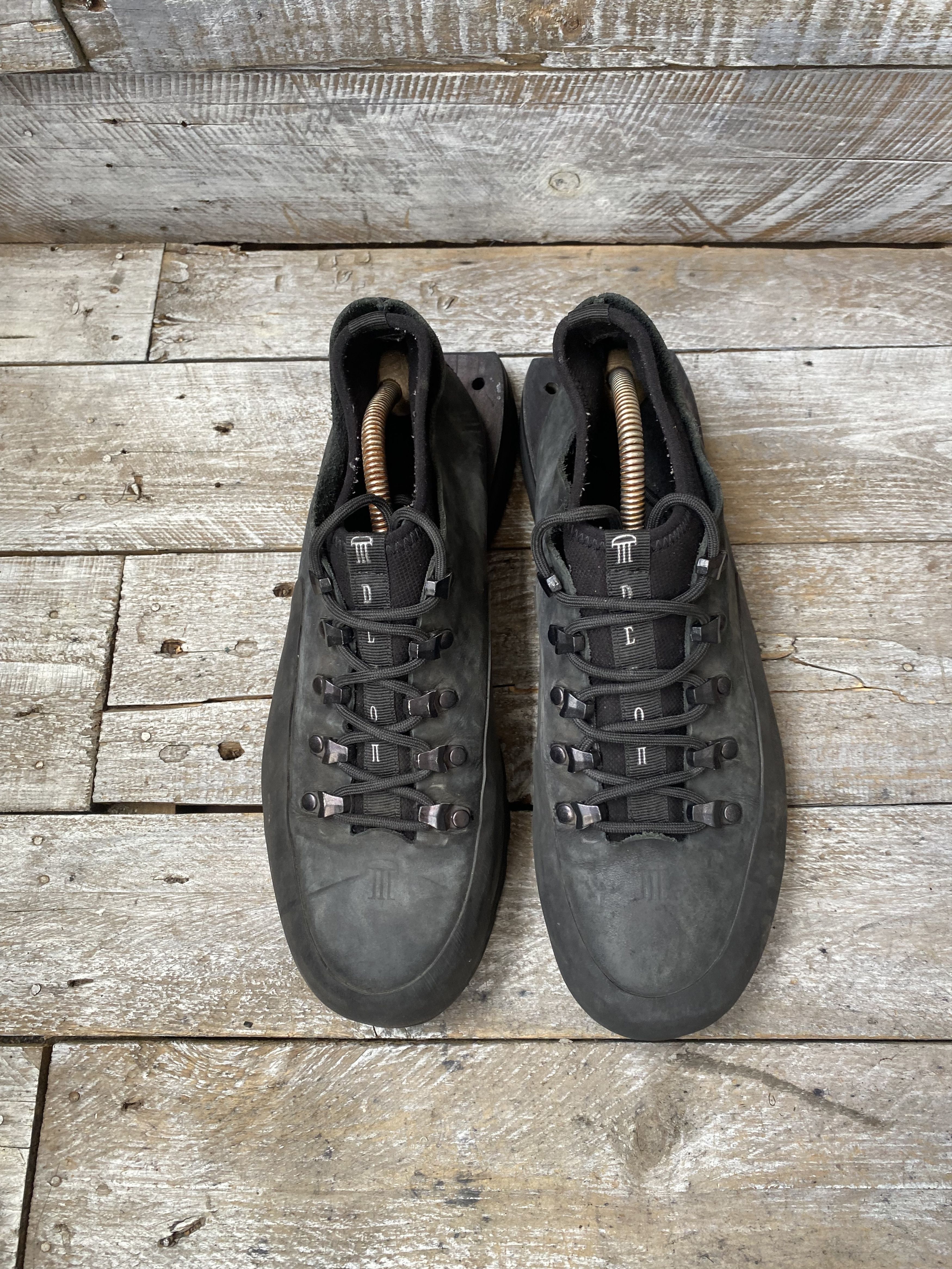 Demon Demon poyana black low top shoes sz 40 Size US 7 / EU 40 - 2 Thumbnail