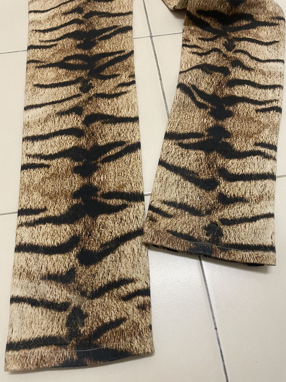 Roberto Cavalli Roberto Cavalli Animal / Tiger Print Pants Size 30" / US 8 / IT 44 - 9 Thumbnail