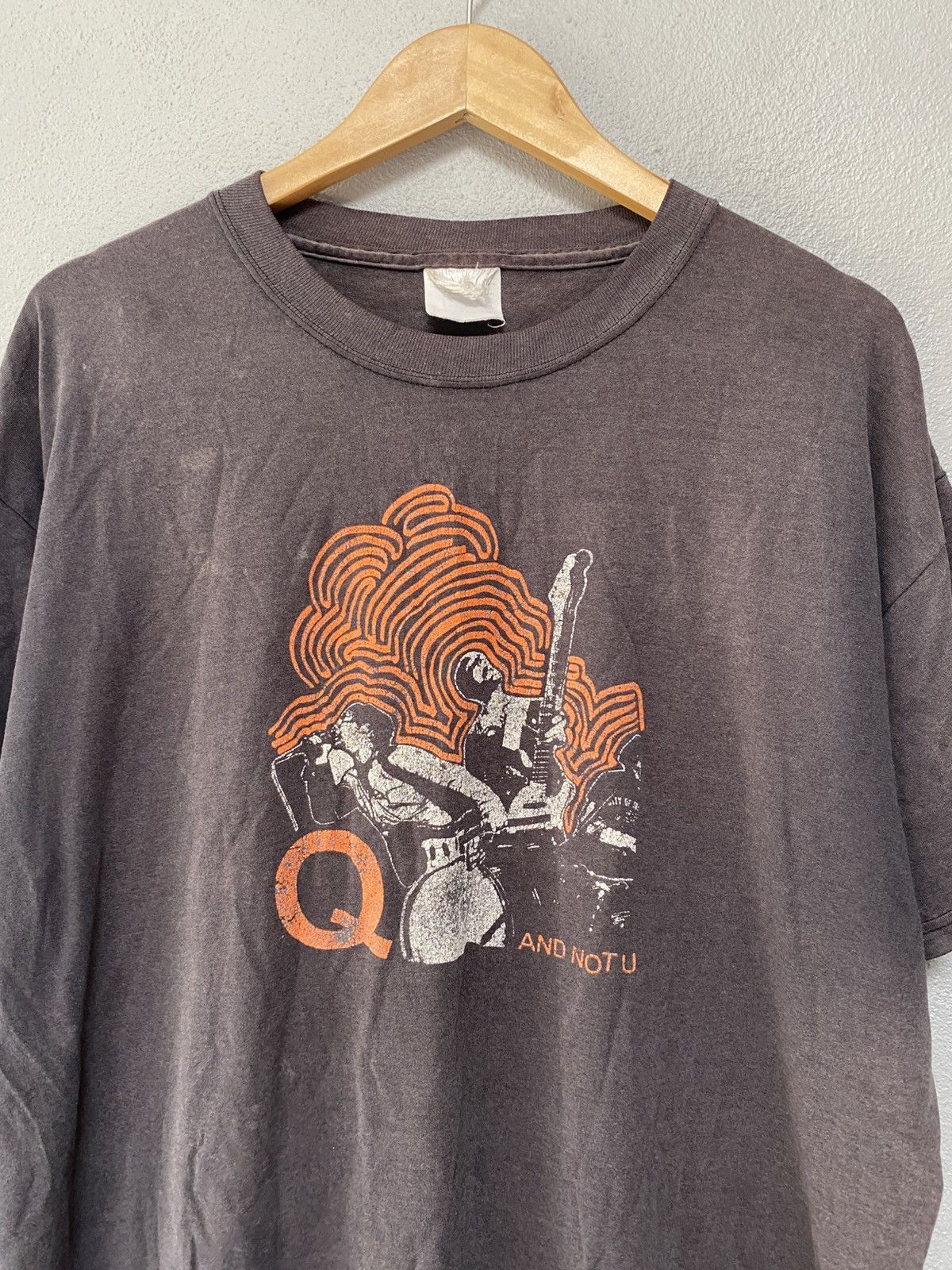 Band Tees Vintage Q and not u rock band tshirt Size US XL / EU 56 / 4 - 3 Thumbnail