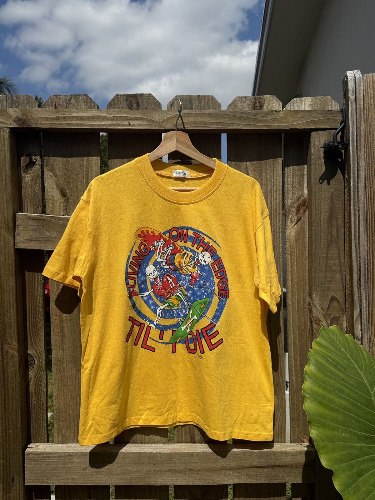 Vintage Vintage 1990’s Rainbow Tuberide T Shirt Quiksilver Size US L / EU 52-54 / 3 - 1 Thumbnail