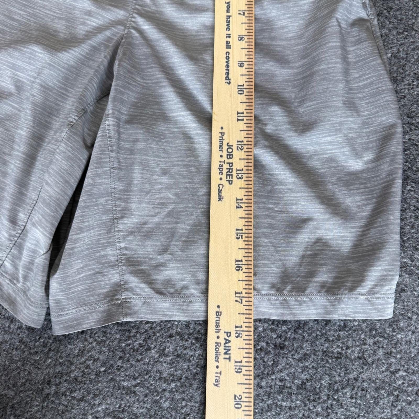 Lululemon Lululemon Athletic Shorts Mens S Gray Gym Workout Training Size US 26 / EU 42 - 8 Thumbnail