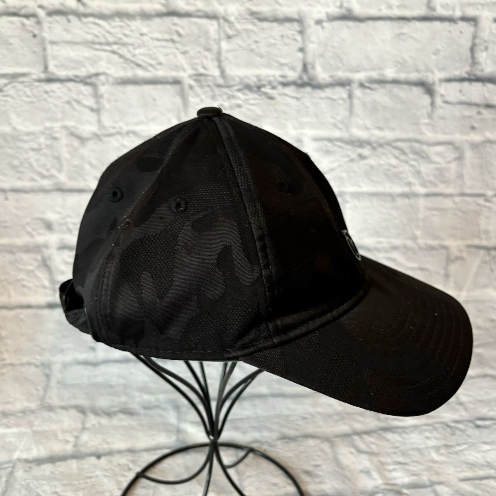 Vintage YUMS Camouflage Hat Mens Adjustable Strapback Black Camo Cap Woodlands Skate Graffiti Metal Face Shiny Cap Size ONE SIZE - 7 Thumbnail