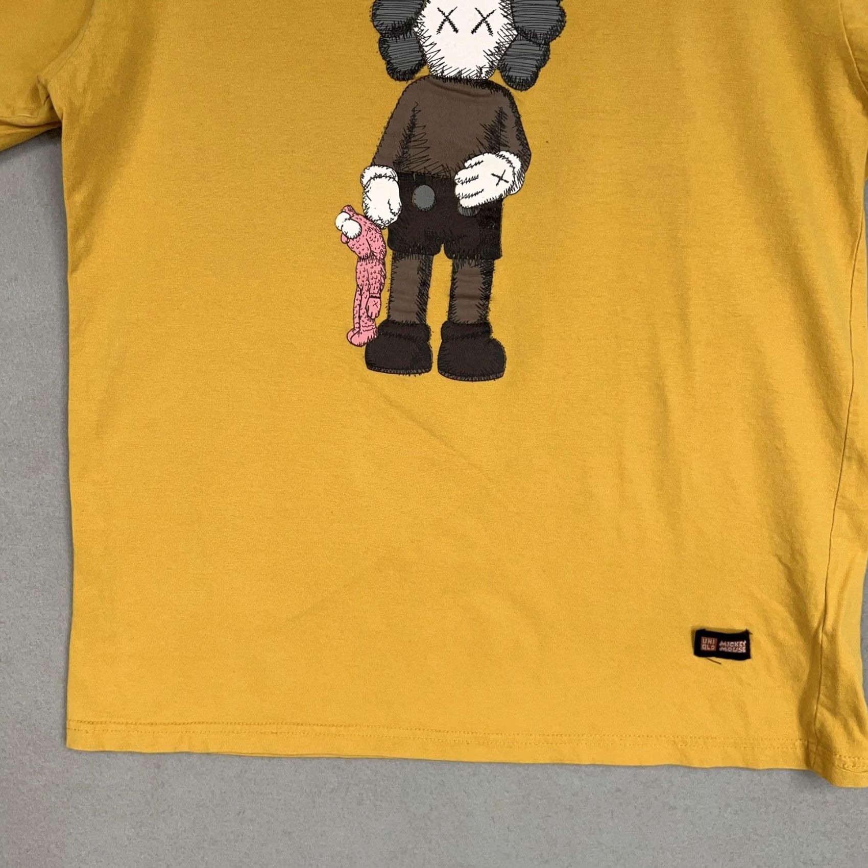 Uniqlo Uniqlo Disney Mickey Mouse by KAWS Shirt Womens XL Yellow Graphic Tee Street Art Size XL / US 12-14 / IT 48-50 - 5 Thumbnail