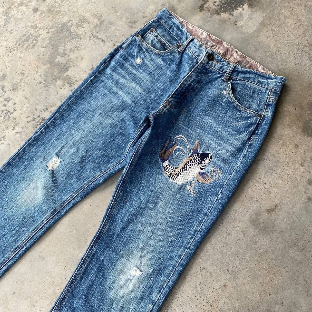 Japanese Brand × Kamakura JAPANESE BRAND SUKAJAN KOI FISH EMBROIDERED DISTRESSED JEAN Size US 31 - 1 Thumbnail