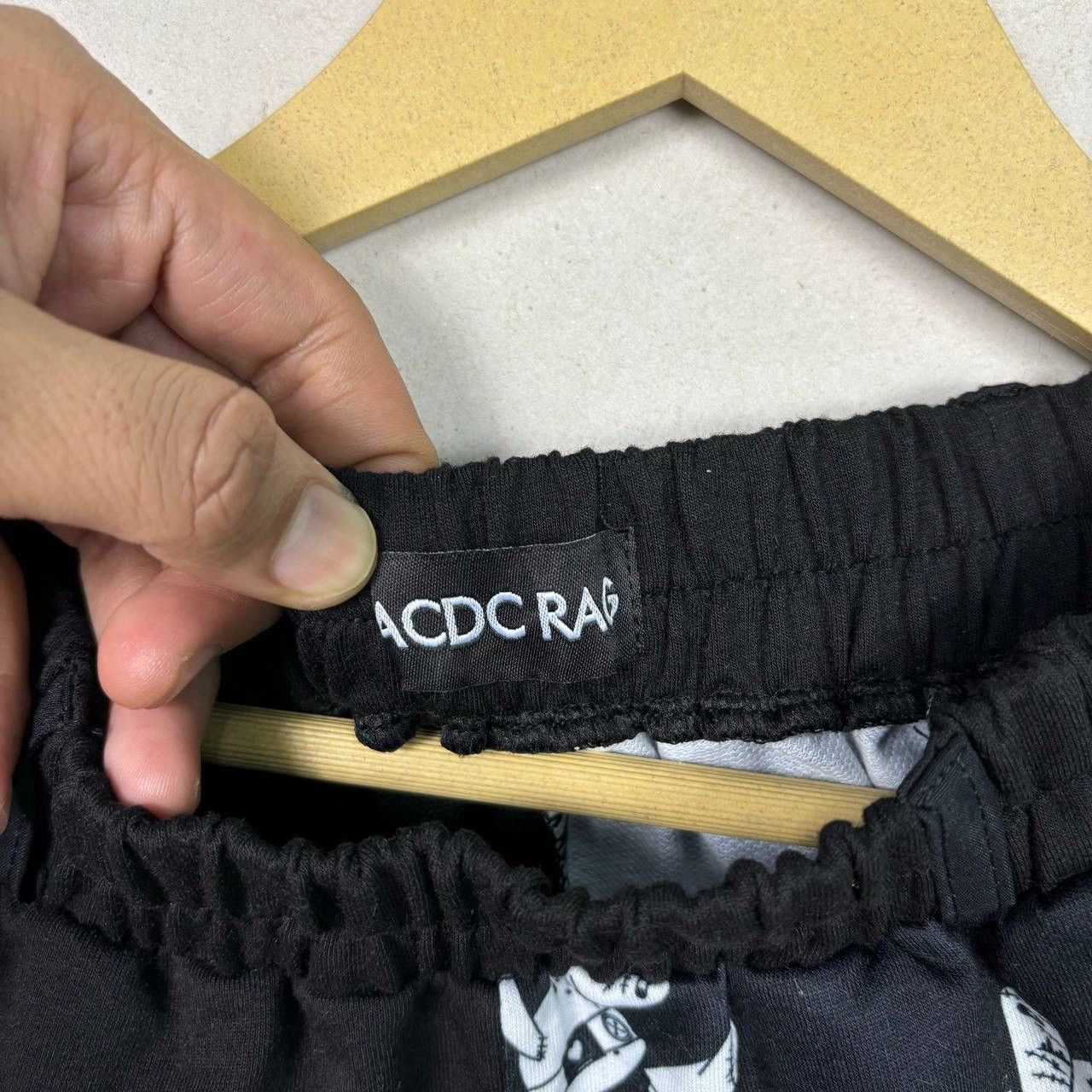 AC/DC × If Six Was Nine × Le Grande Bleu (L.G.B.) 2000s ACDC Rag Stretchable Short Pants Trousers Size US 29 - 5 Thumbnail