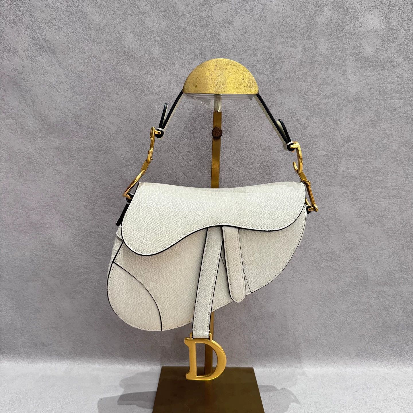 Dior Pre-loved Bag Very good condition Size ONE SIZE - 1 Thumbnail