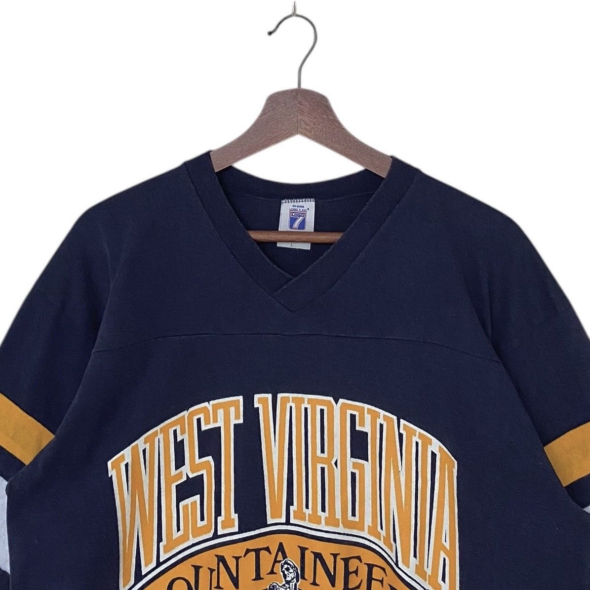 NBA × Vintage Vintage NBA Team West Virginia Mountaineers T-shirt 1990s Size US L / EU 52-54 / 3 - 7 Thumbnail