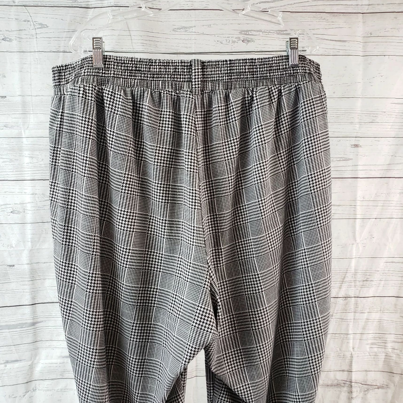 Torrid Torrid Womens Pants 3X Black Green Houndstooth Pull On Cuffed High Rise Cropped P 20" Waist 26" Inseam Womens Size 40" / US 18 - 4 Thumbnail