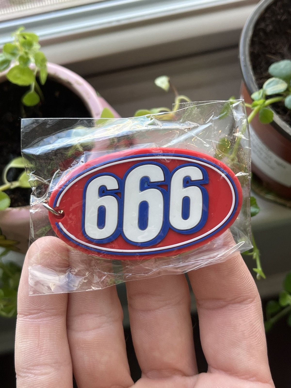 Supreme Supreme 666 keychain Size ONE SIZE - 1 Thumbnail