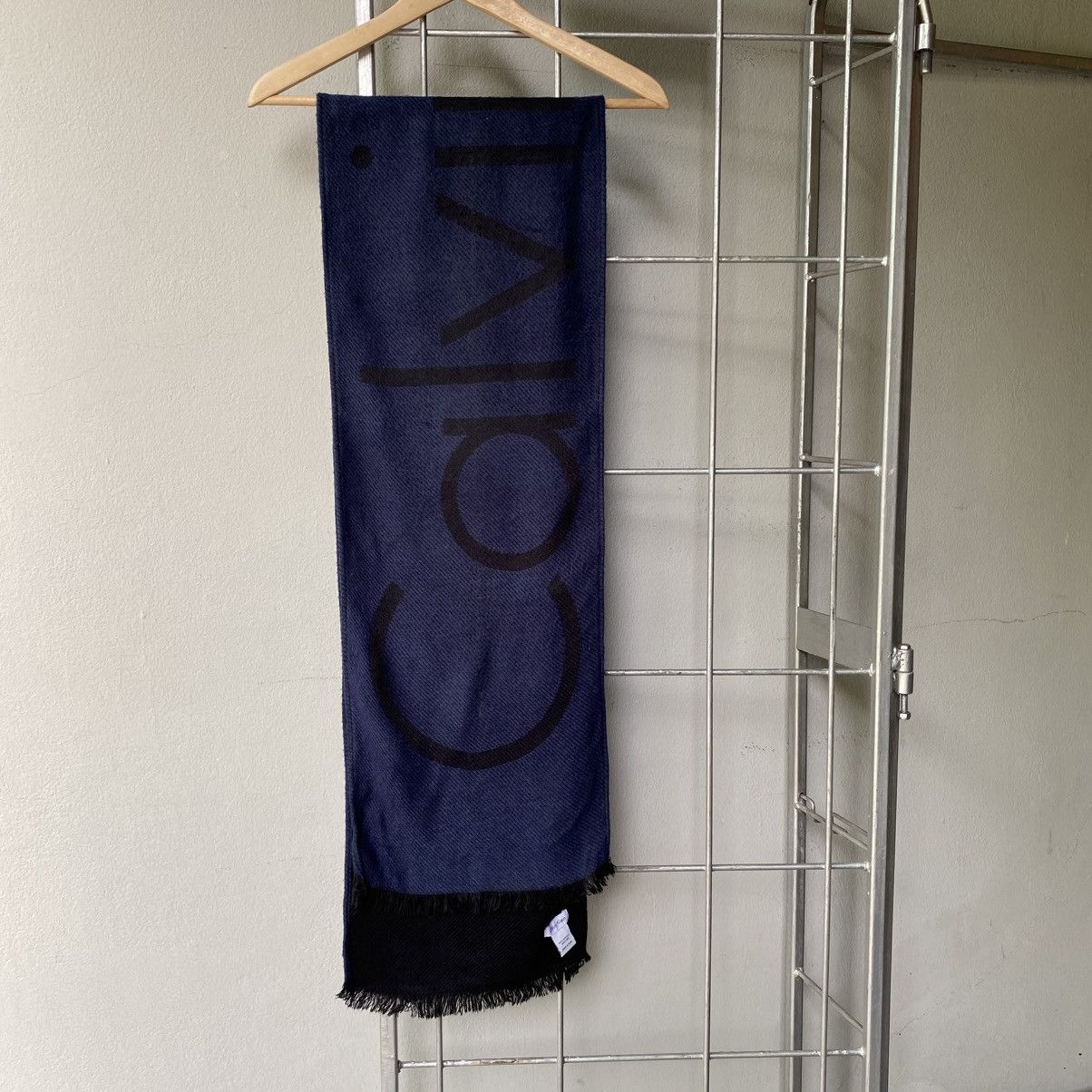 Calvin Klein Calvin Klein Navy & Black Logo Fringe Scarf Size ONE SIZE - 3 Thumbnail