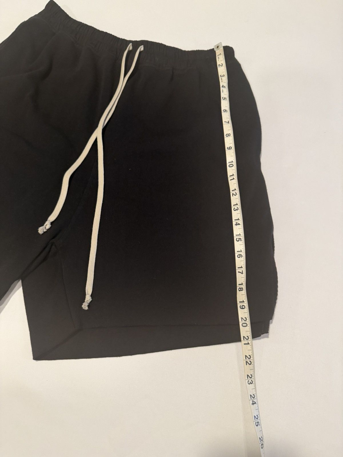 Rick Owens Rick owens mens shorts. 52/36. $790 Size US 36 / EU 52 - 3 Thumbnail
