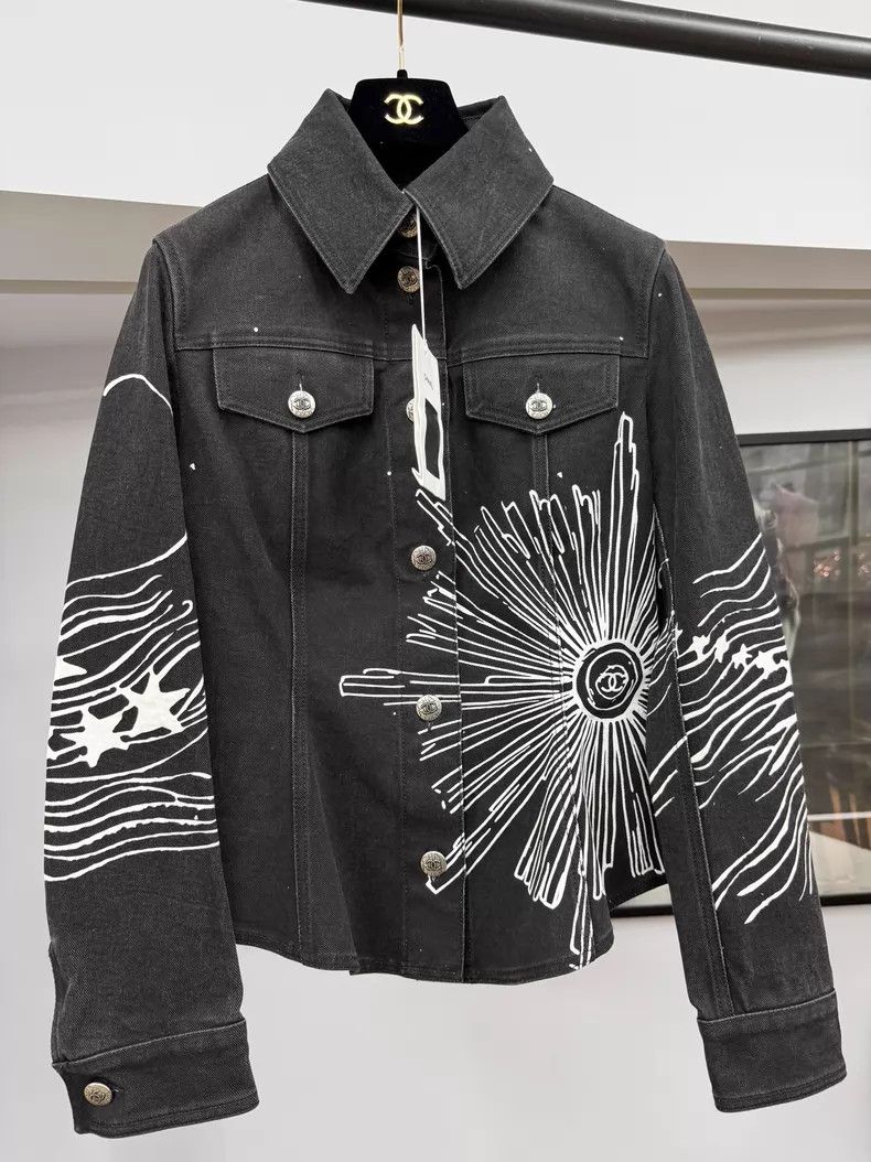 Chanel Chanel Black graffiti denim jacket Size XS / US 0-2 / IT 36-38 - 1 Thumbnail