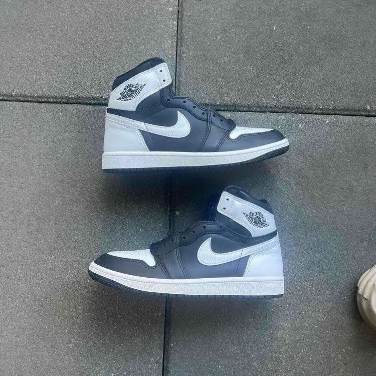 Jordan Brand Jordan 1 Retro High Black White New Defect size 9 DZ5485 010 Size US 9 / EU 42 - 2 Thumbnail