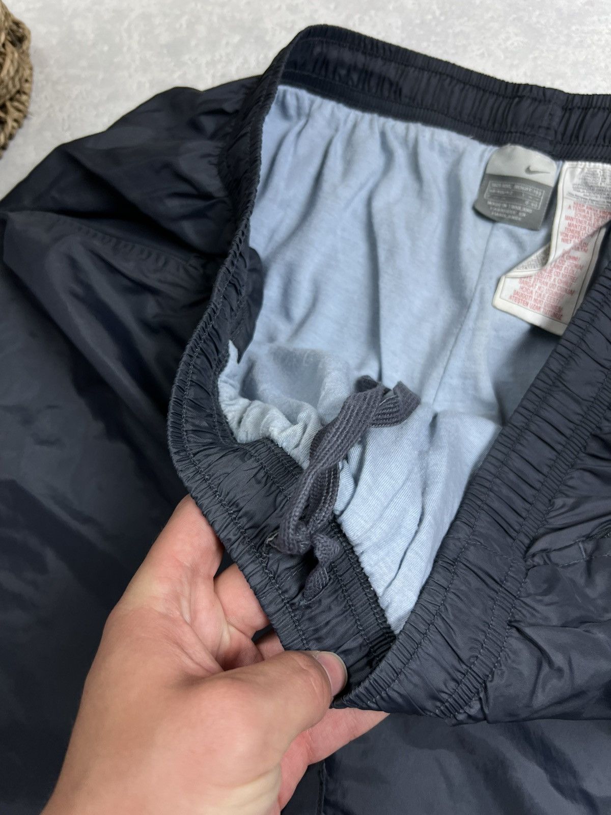 Nike 90s Nike Swoosh Vintage Y2K Gorpcore Nylon Parachute Pants Size US 34 / EU 50 - 4 Thumbnail