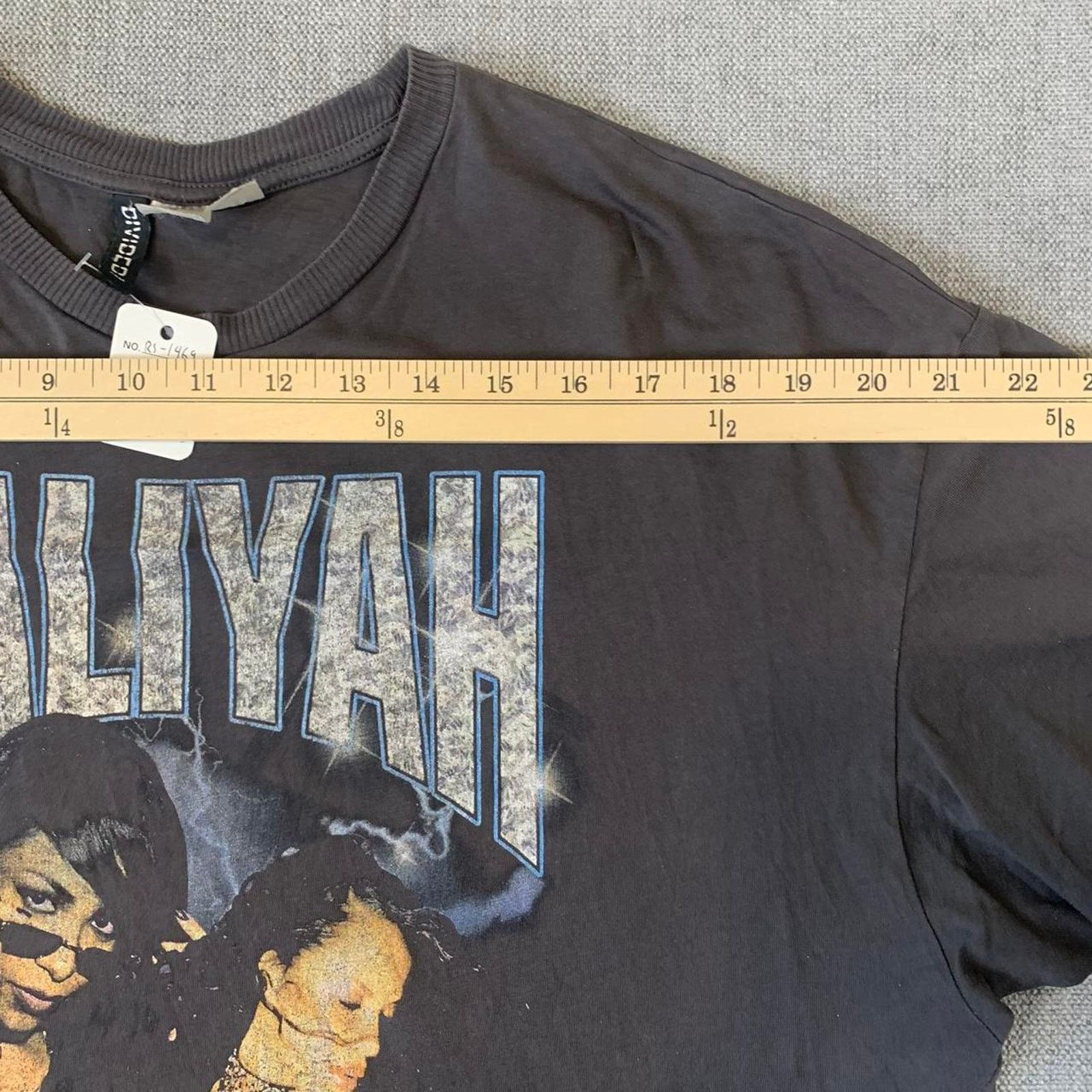 Divided Y2K Aaliyah baby girl rap t-shirt Size US L / EU 52-54 / 3 - 8 Thumbnail