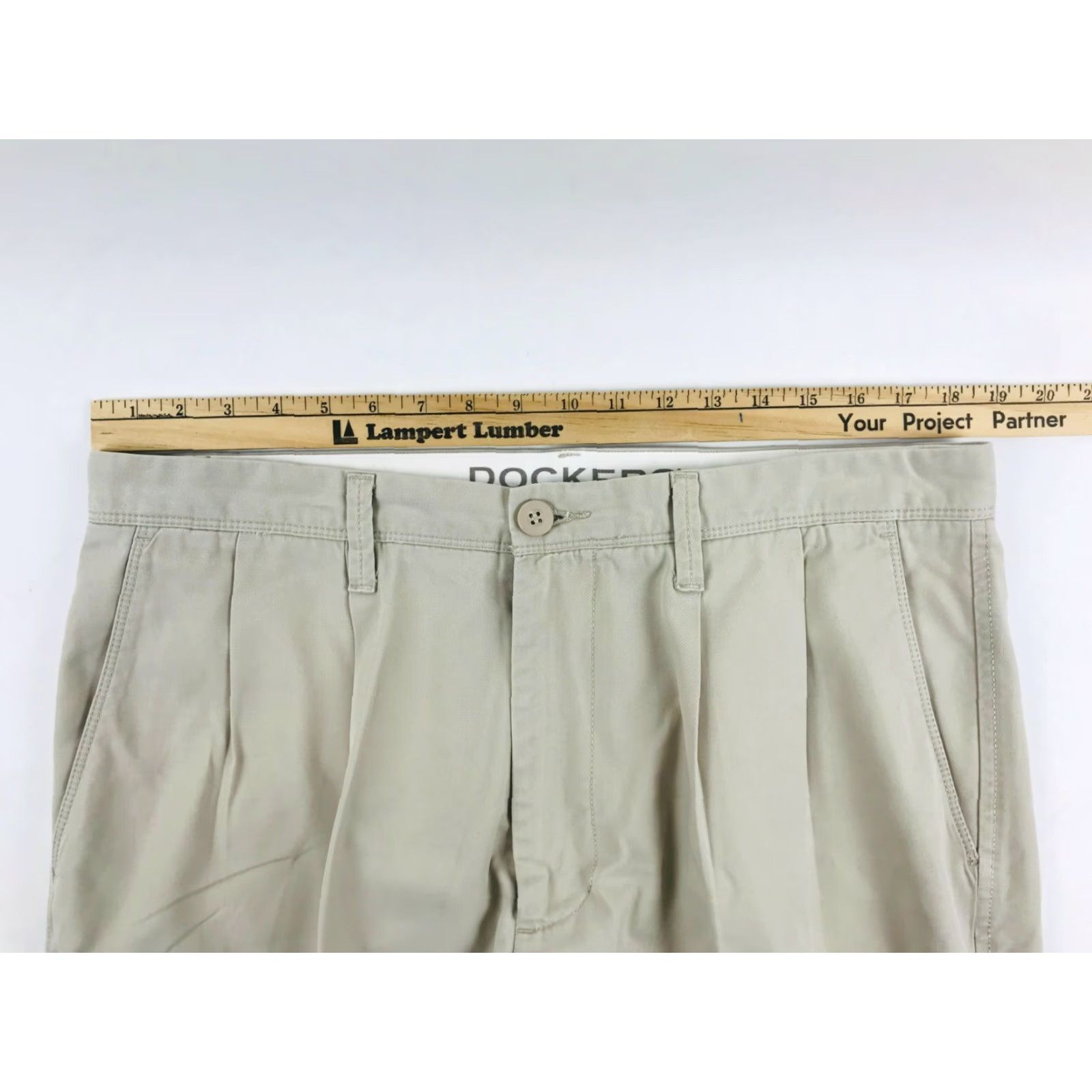 Dockers DOCKERS Shorts Men 36 Solid Tan Pleated Front Buttoned Pockets Chino Size US 38 / EU 54 - 3 Thumbnail