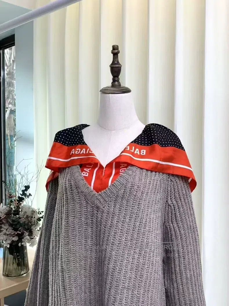 Balenciaga Balenciaga Scarf Logo Collar Knit Sweater Size XS / US 0-2 / IT 36-38 - 2 Thumbnail