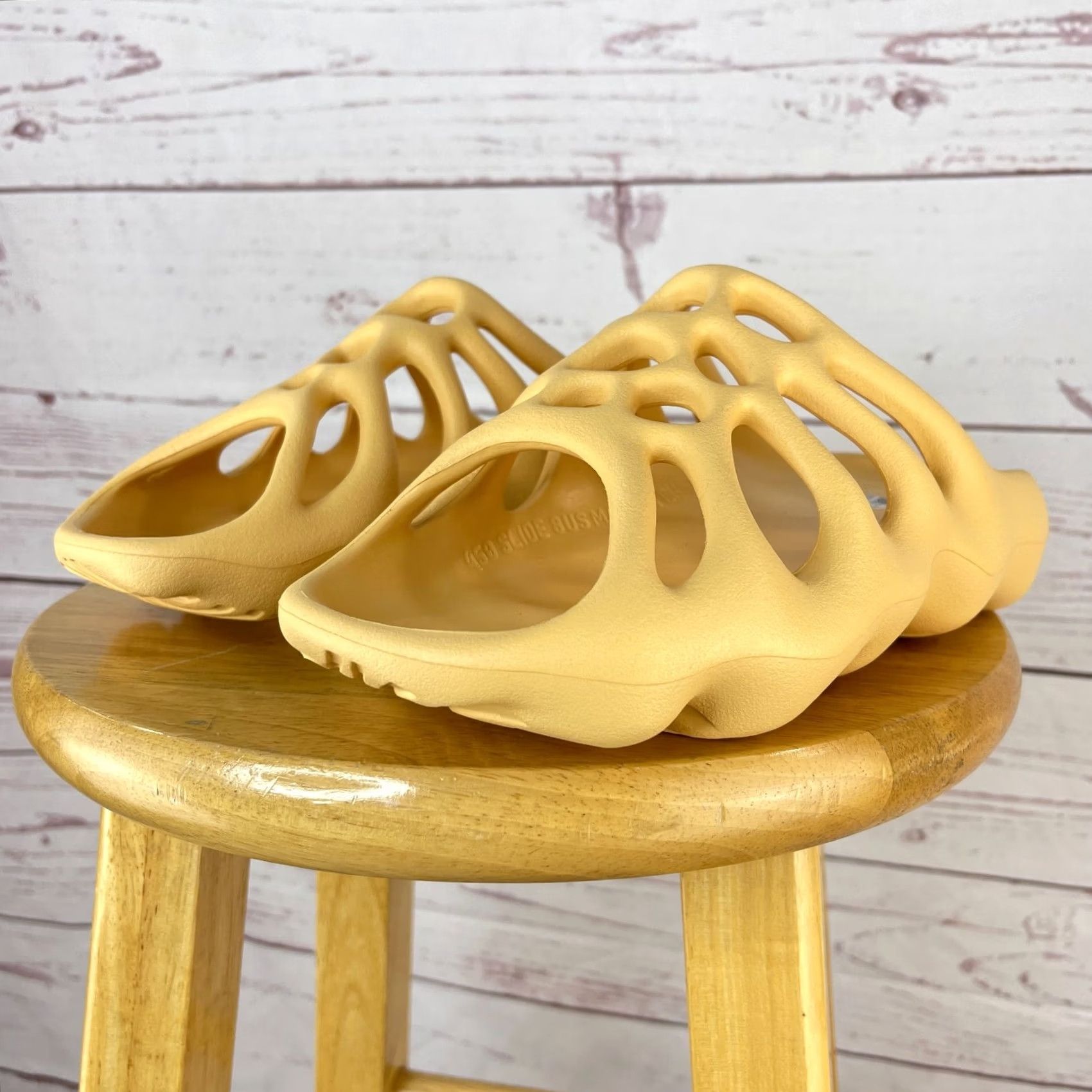 Adidas Adidas Yeezy 450 Slide Cream GZ9864 Men's Size 8 Slide Casual Sandal Ivory 8 Adidas Yeezy 450 Cream Men Footwear Casual 80s Athleisure Size US 8 / EU 41 - 6 Thumbnail