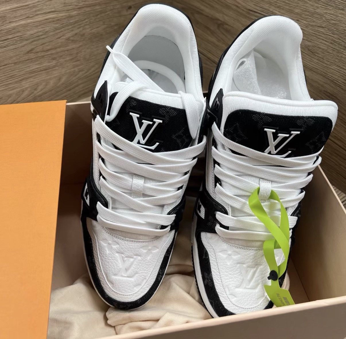 Louis Vuitton Louis Vuitton Trainer Black and White Denim Sneakers J41 Size US 9.5 / EU 42-43 - 3 Thumbnail