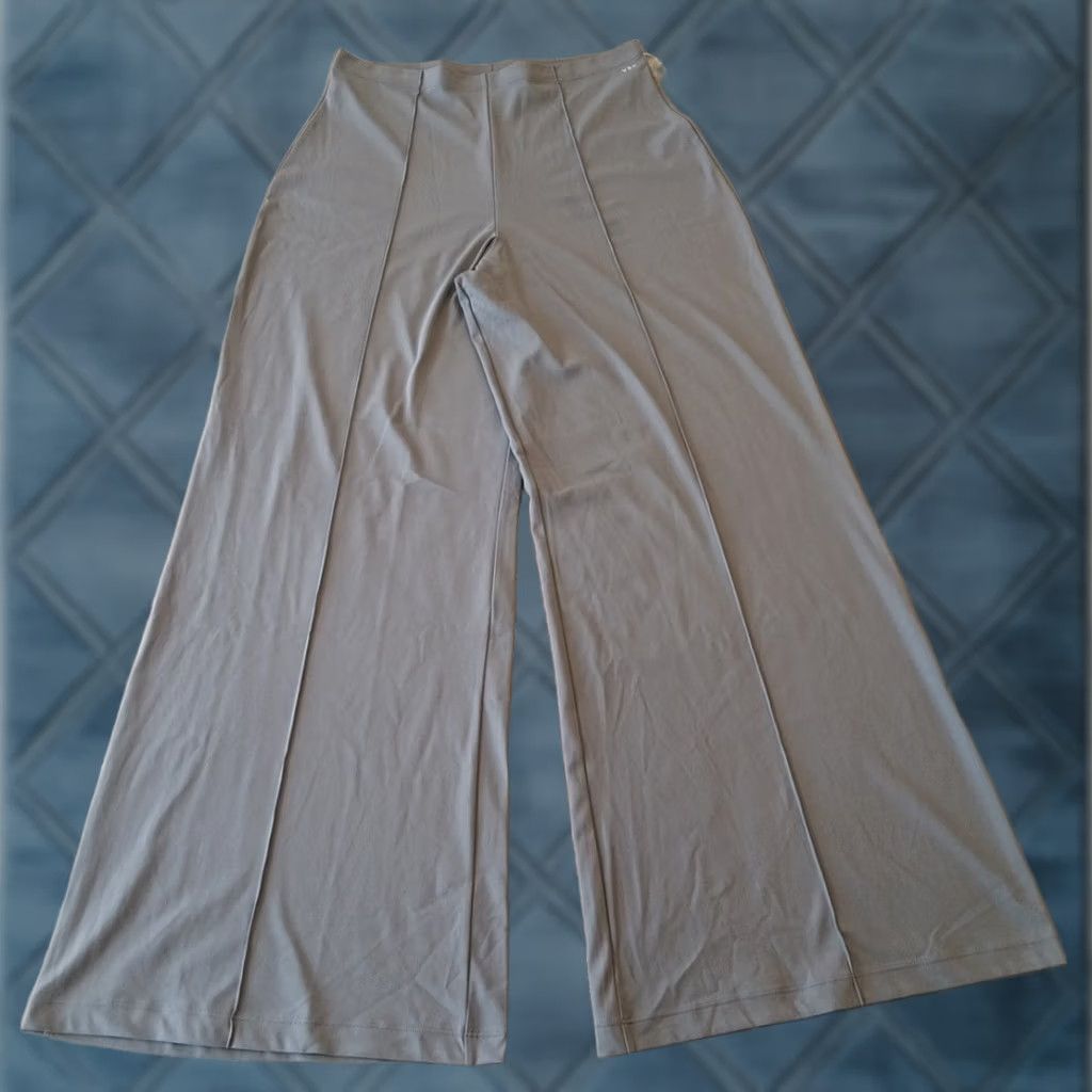 Victoria's Secret Victoria's Secret VSX Elevate Pants Womens XL Gray High Waist Wide-Leg Ankle Stretch Elastic Front Flat 31in Inseam Regular Rise Size 40" / US 18 - 1 Thumbnail
