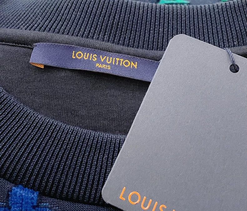 Louis Vuitton Louis Vuitton Full logo gradient sweatshirt Size US XL / EU 56 / 4 - 4 Thumbnail