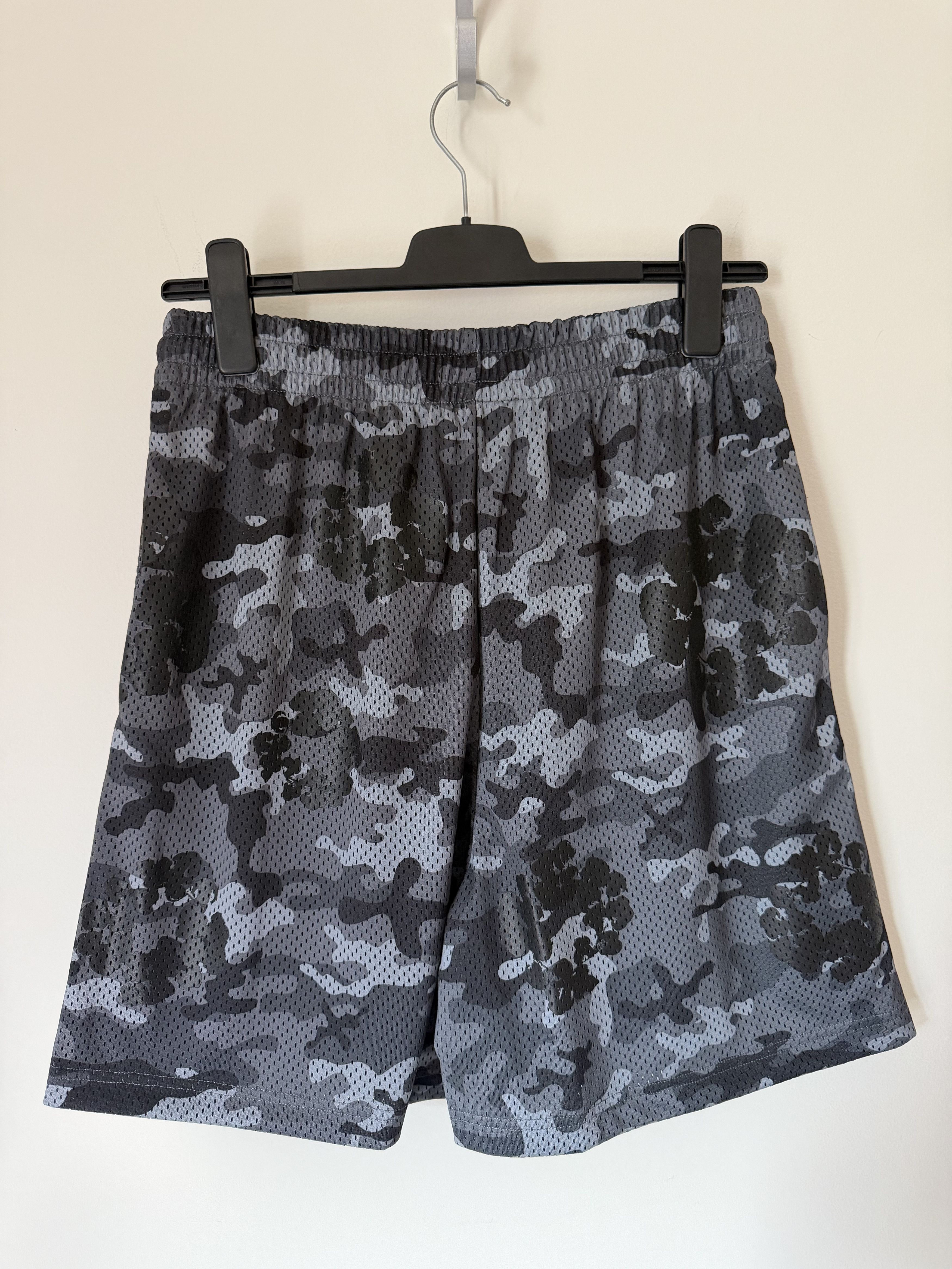 DENIM TEARS Denim Tears Cotton Wreath Camo Shorts in Black Size US 32 / EU 48 - 4 Thumbnail