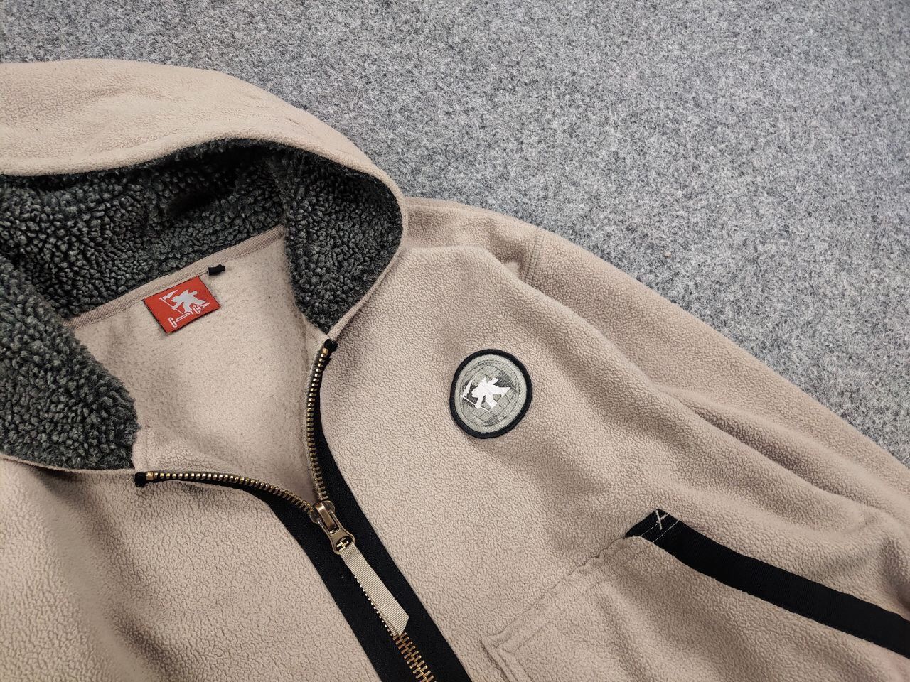 Gotcha Vintage 90's Gotcha Beige Fleece Zip Logo Pocket Hoodie Size US L / EU 52-54 / 3 - 11 Thumbnail