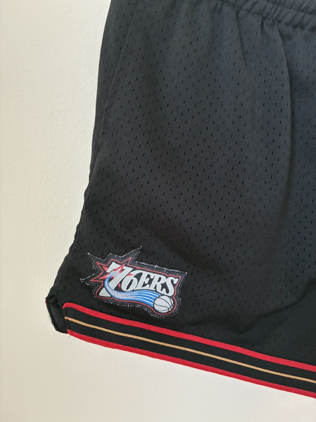 NBA Vintage Philadelphia 76ers NBA shorts Size US 32 / EU 48 - 2 Thumbnail