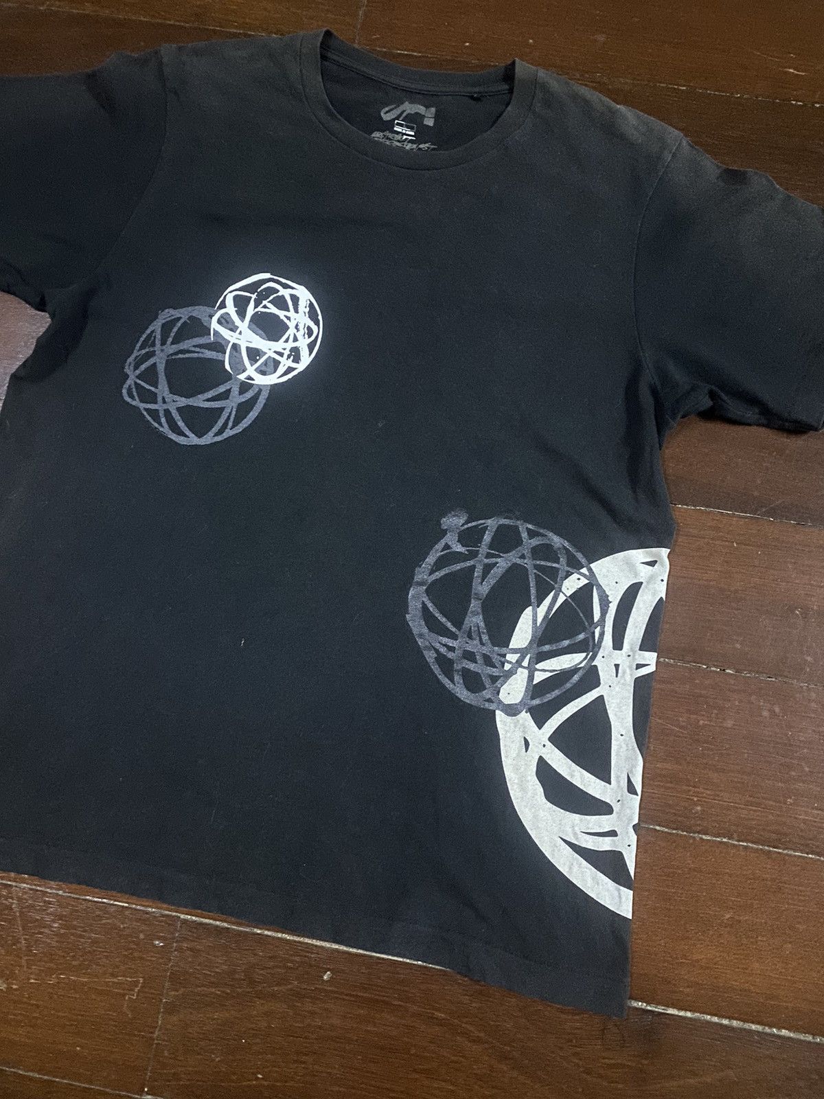 Futura × Uniqlo Rare Futura laboratories x Uniqlo graphic art Tee sun faded Size US L / EU 52-54 / 3 - 4 Thumbnail