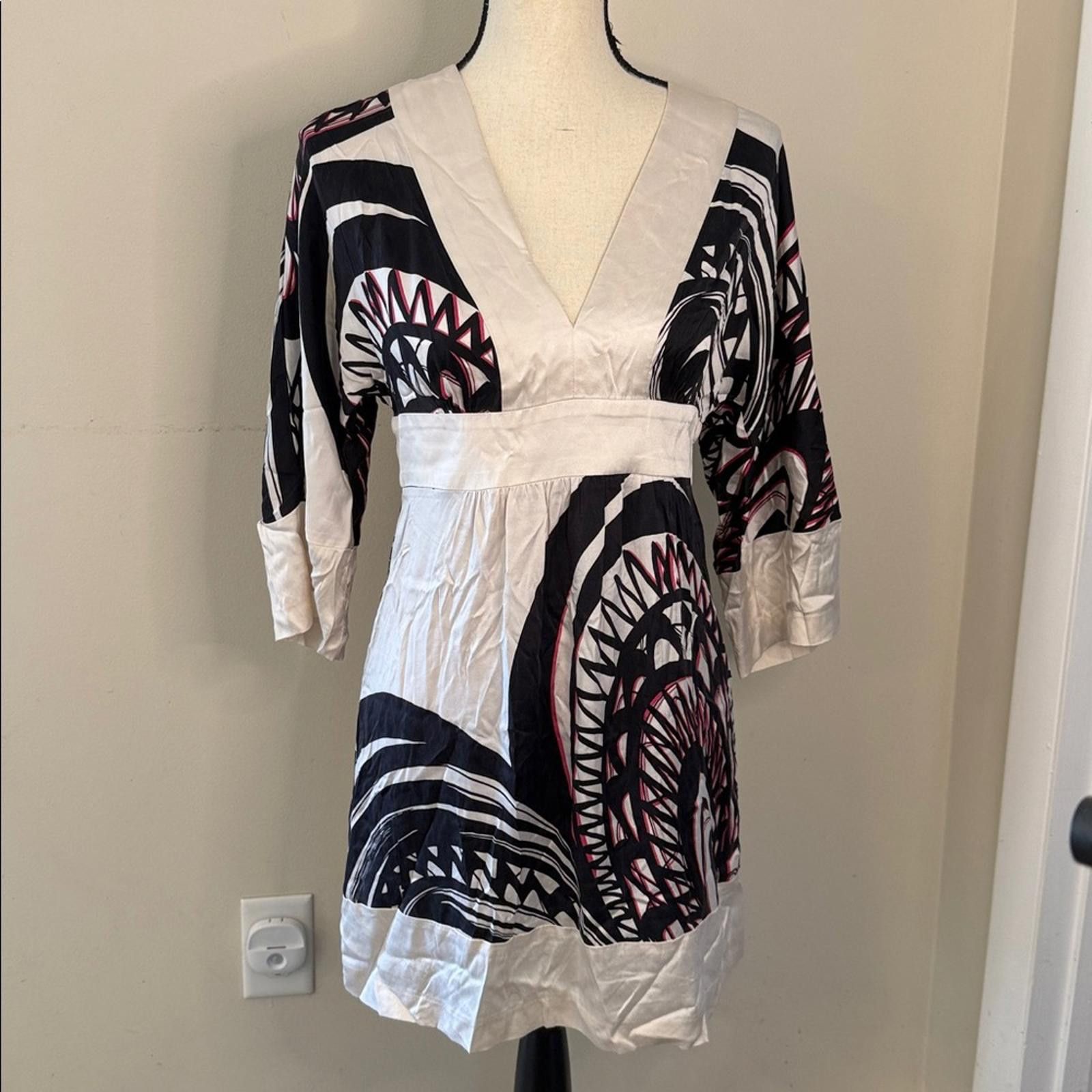 Other Trina Turk satin mini dress geometric pattern SZ 4 Size S / US 4 / IT 40 - 9 Thumbnail