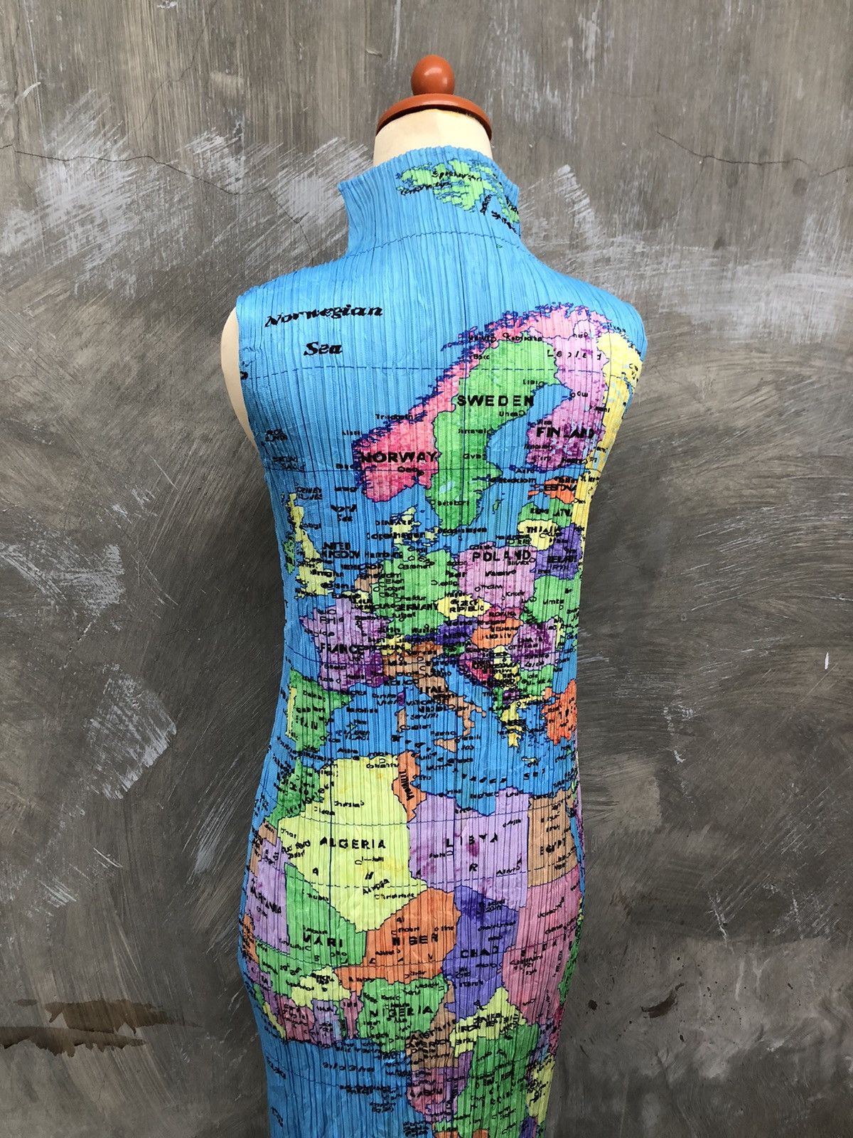 Homme Plisse Issey Miyake × Issey Miyake × Pleats Please Issey Miyake RARE‼️ 90’s Issey Miyake Pleats Please “World Map” Size S / US 4 / IT 40 - 7 Thumbnail