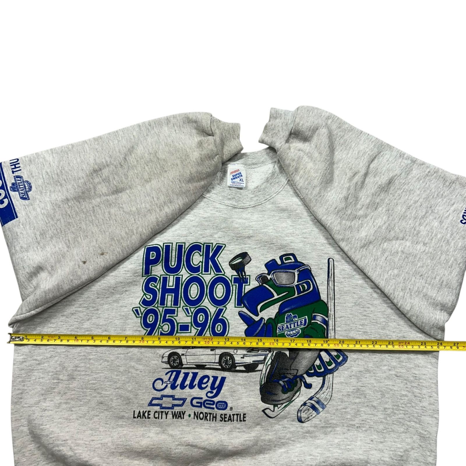 Vintage 90s WHL SEATTLE THUNDERBIRDS JERZEES PUCK SHOOT SWEATSHIRT Size US XL / EU 56 / 4 - 11 Thumbnail