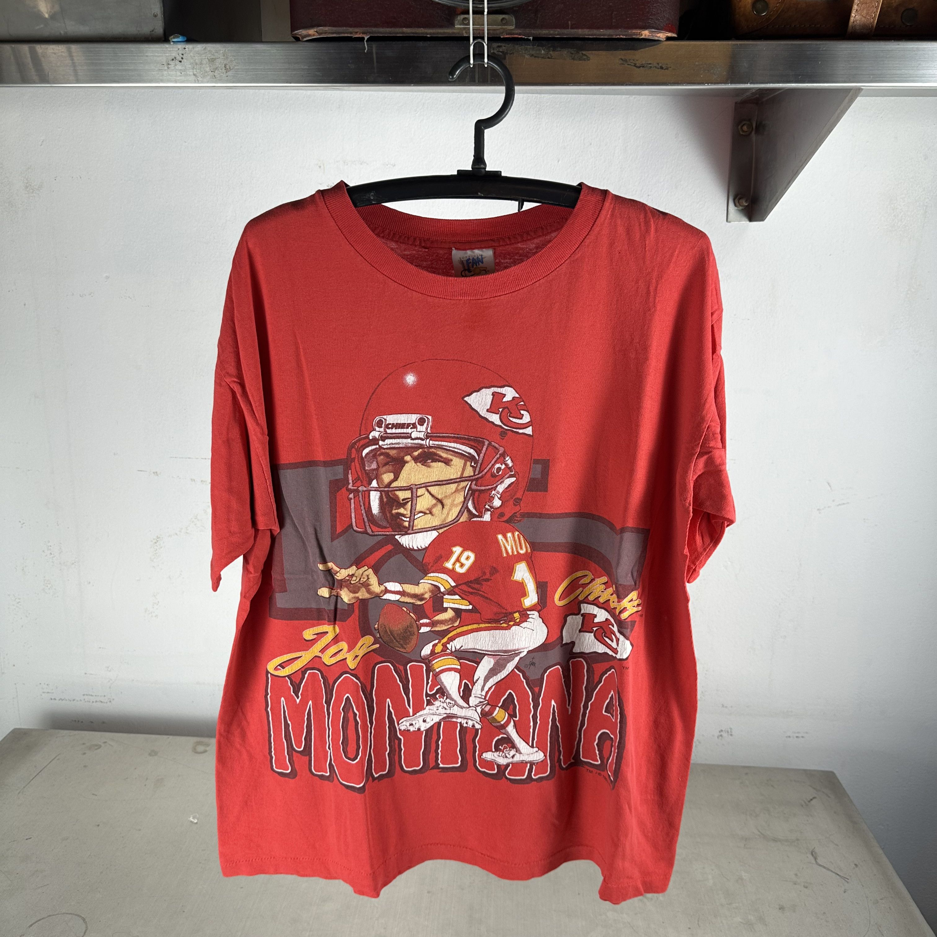 Vintage 1993 Joe Montana Kansas City Chiefs NFL Caricature T-Shirt Size US XL / EU 56 / 4 - 1 Thumbnail