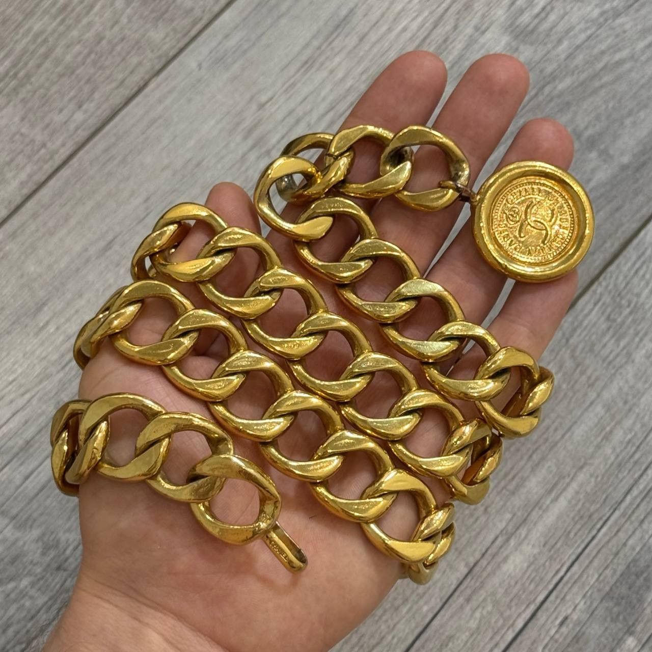 Chanel × Vintage Vintage 90s CHANEL Gold Plated Cambon 31 Rue Coin Chain Belt Size ONE SIZE - 1 Thumbnail
