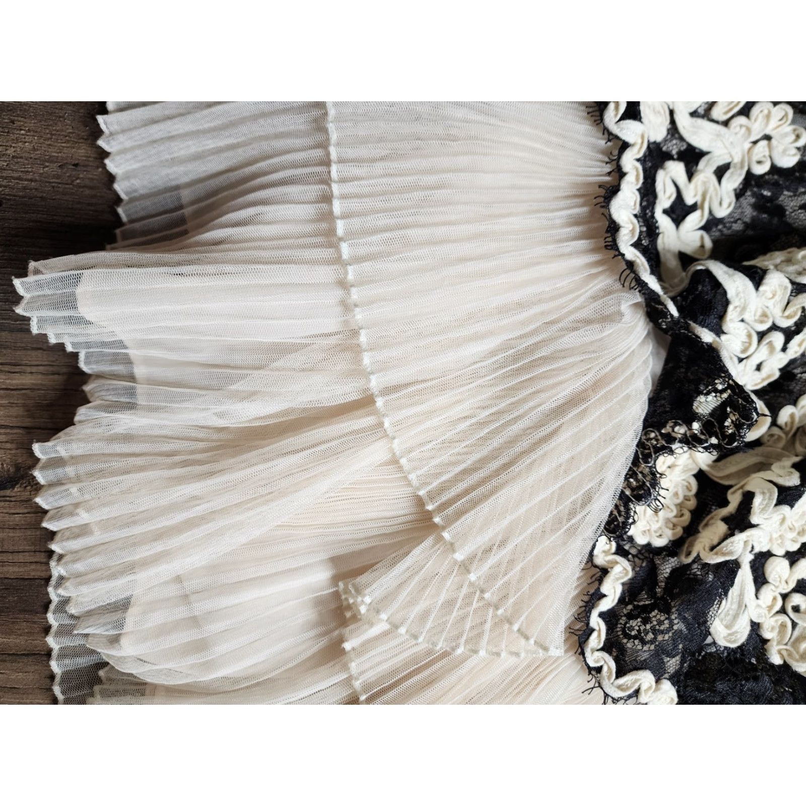 Betsey Johnson VINTAGE Betsey Johnson Lace Dress 4 Ivory Party Fit & Flare Sleeveless Y2K Womens Size S / US 4 / IT 40 - 6 Thumbnail